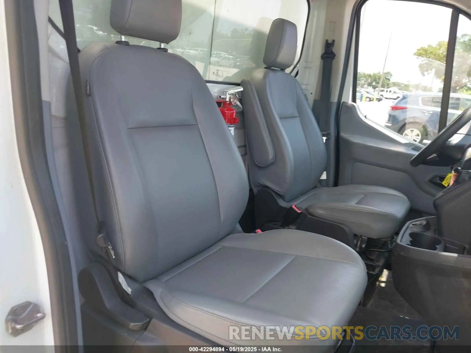 8 fotografías del automóvil dañado 1FDBF8ZM6KKA67975 FORD TRANSIT-350 CAB 2019