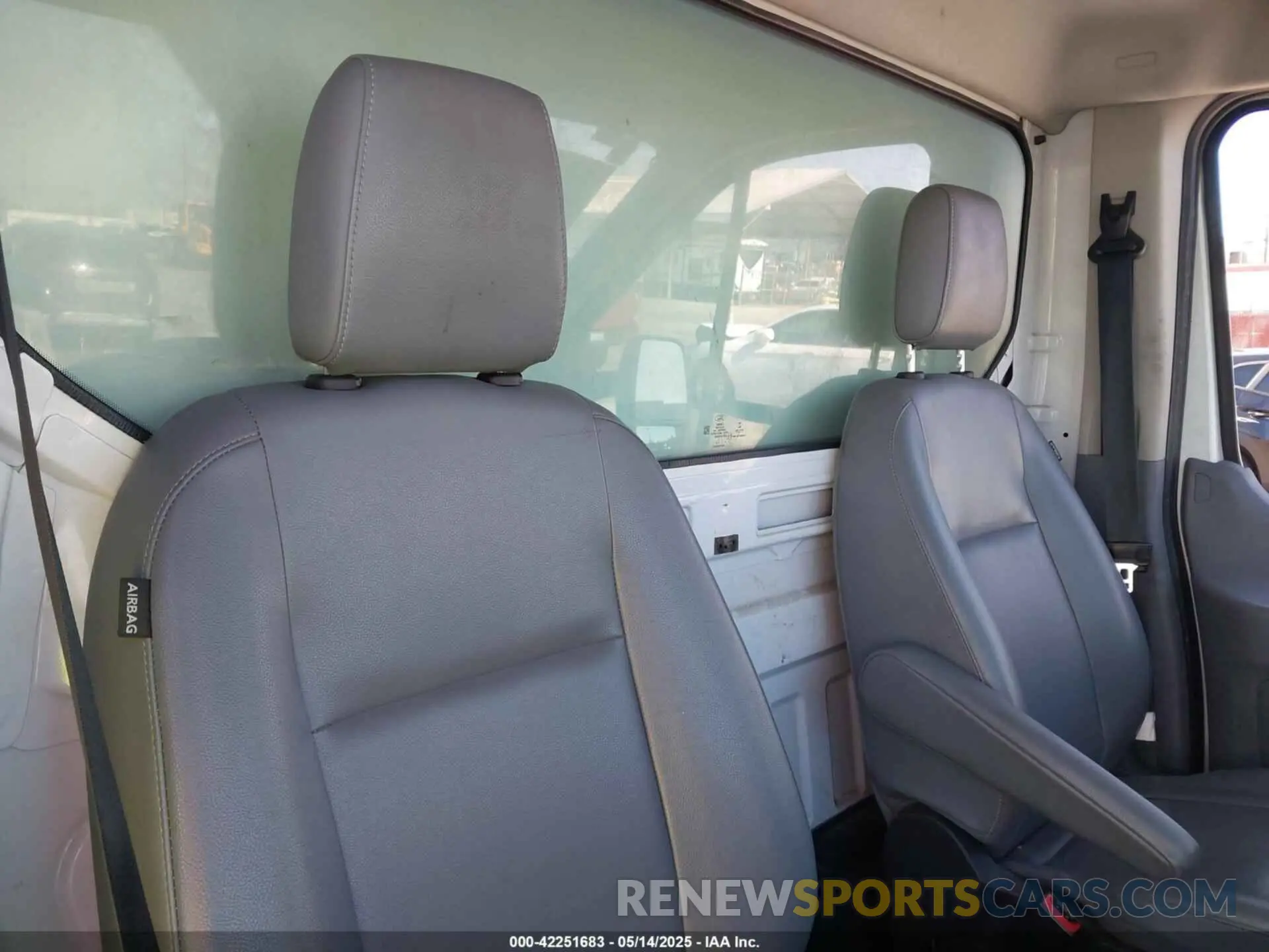 8 fotografías del automóvil dañado 1FDBF8ZM7KKA38548 FORD TRANSIT-350 CAB 2019