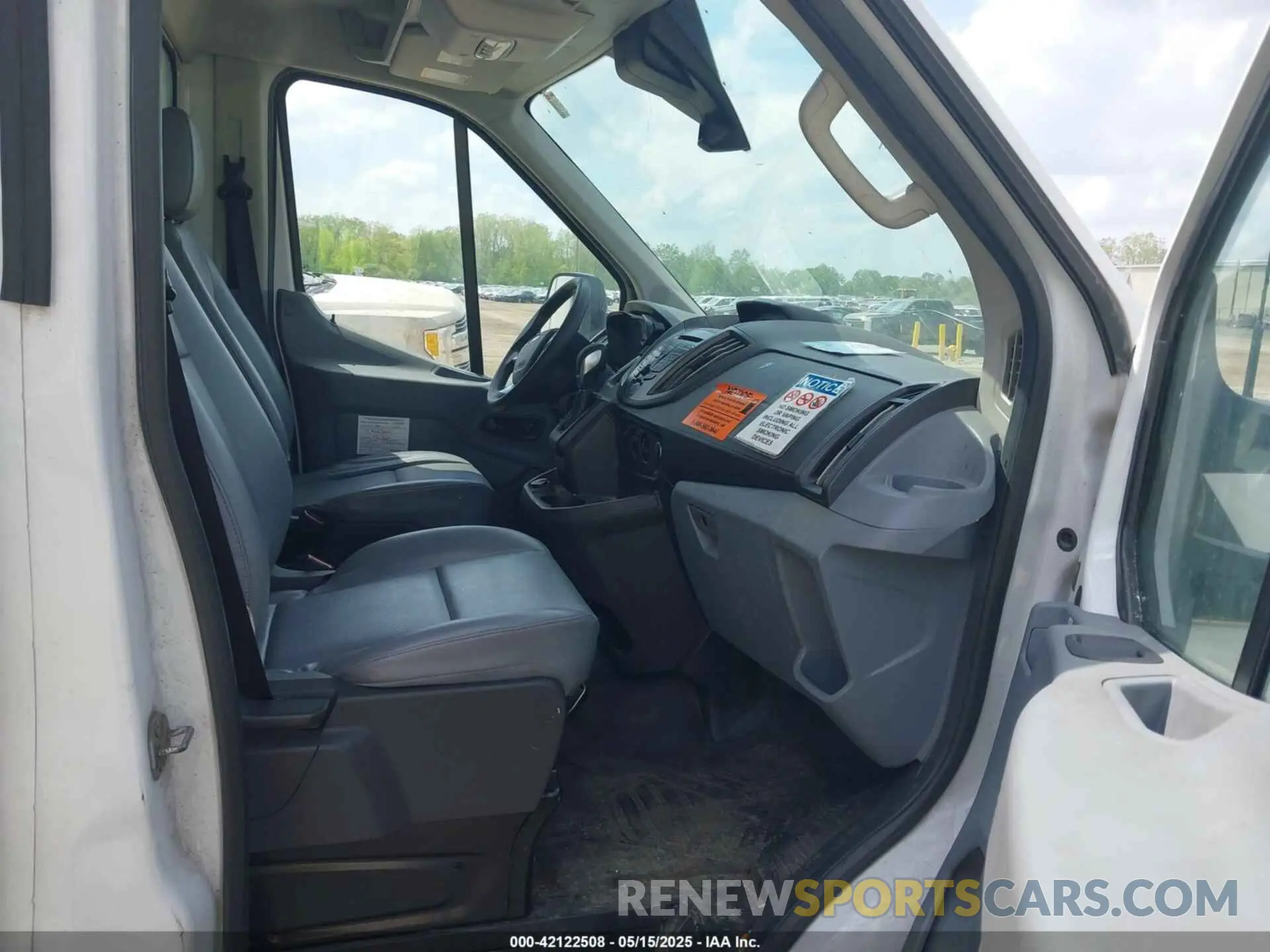 5 fotografías del automóvil dañado 1FDBF8ZM7KKA89810 FORD TRANSIT-350 CAB 2019