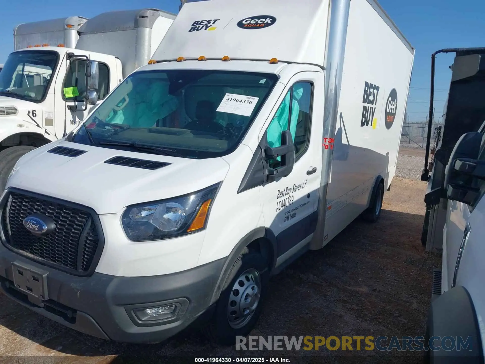 2 fotografías del automóvil dañado 1FDBF6Z81RKA22931 FORD TRANSIT-350 CAB 2024