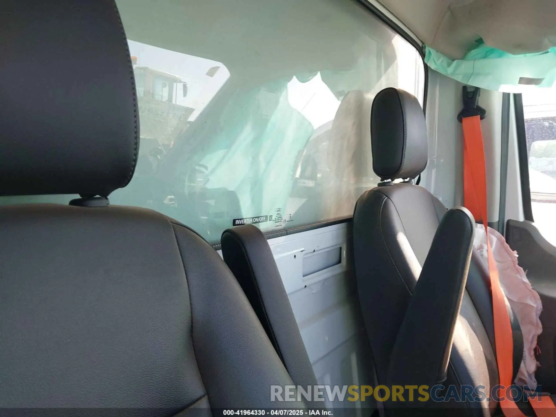 8 fotografías del automóvil dañado 1FDBF6Z81RKA22931 FORD TRANSIT-350 CAB 2024