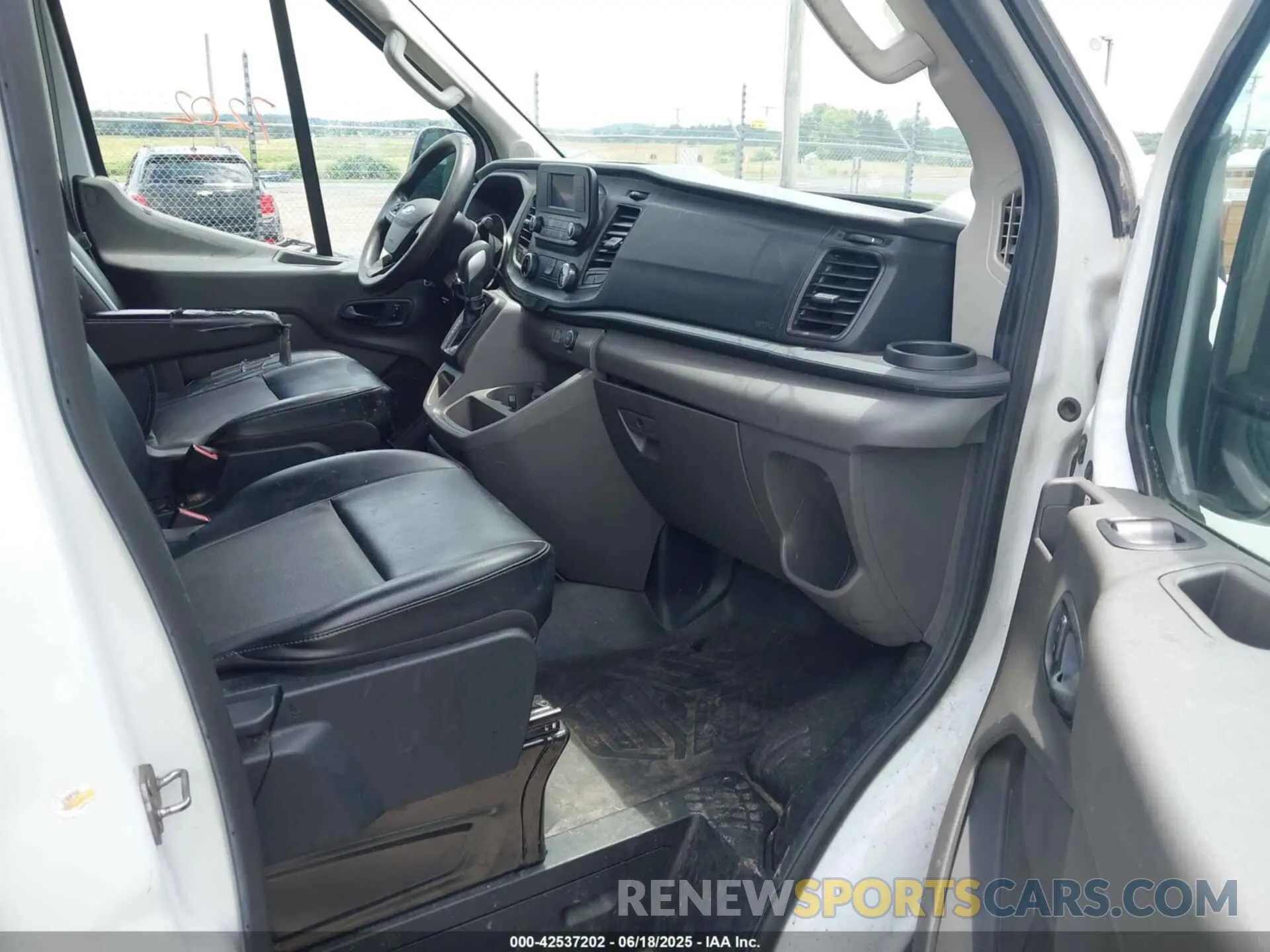 5 fotografías del automóvil dañado 1FTBW3XG0LKB35256 FORD TRANSIT-350 CARGO VAN 2020