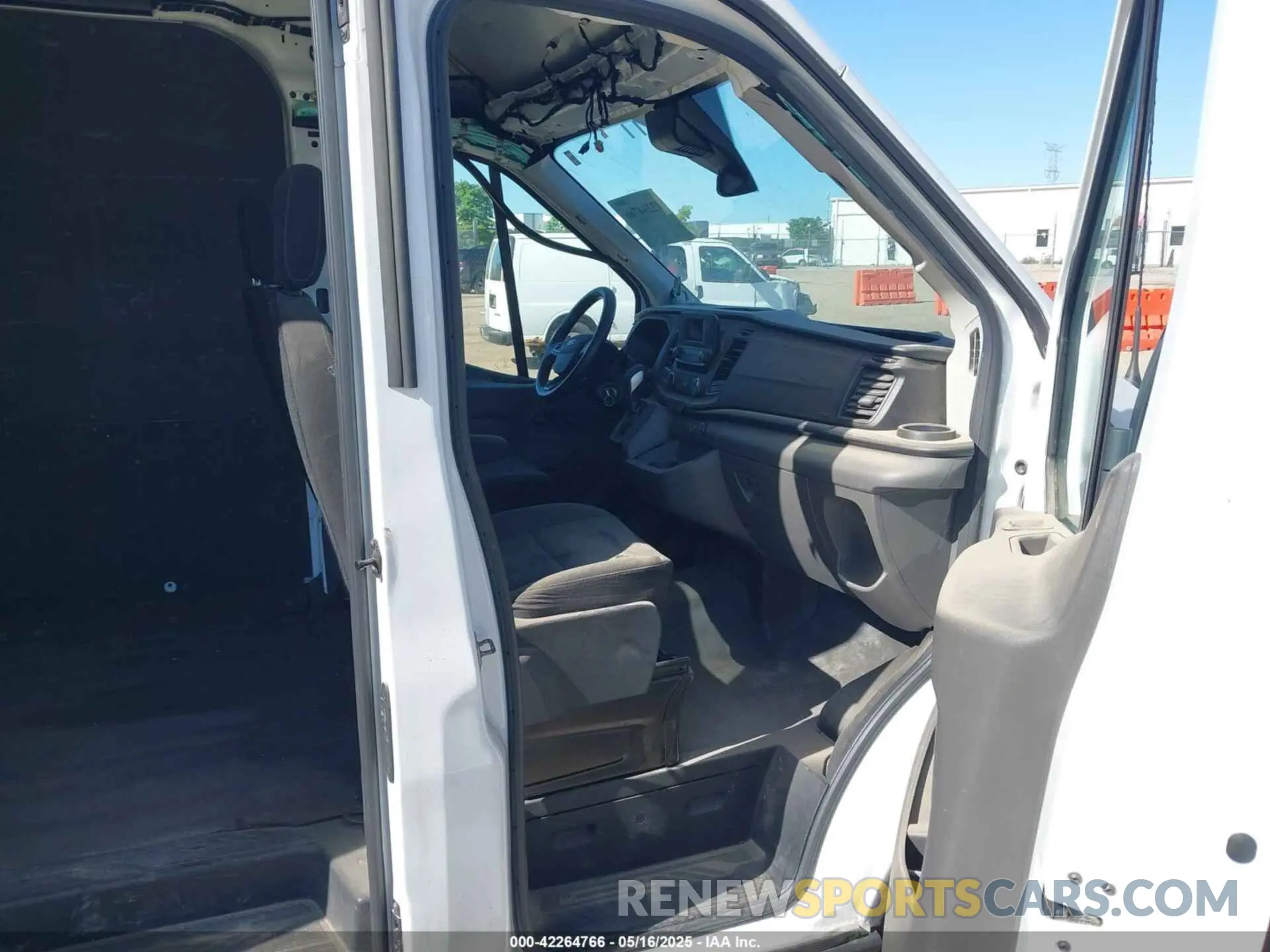 5 fotografías del automóvil dañado 1FTBF4XG6MKA37193 FORD TRANSIT-350 CARGO VAN 2021