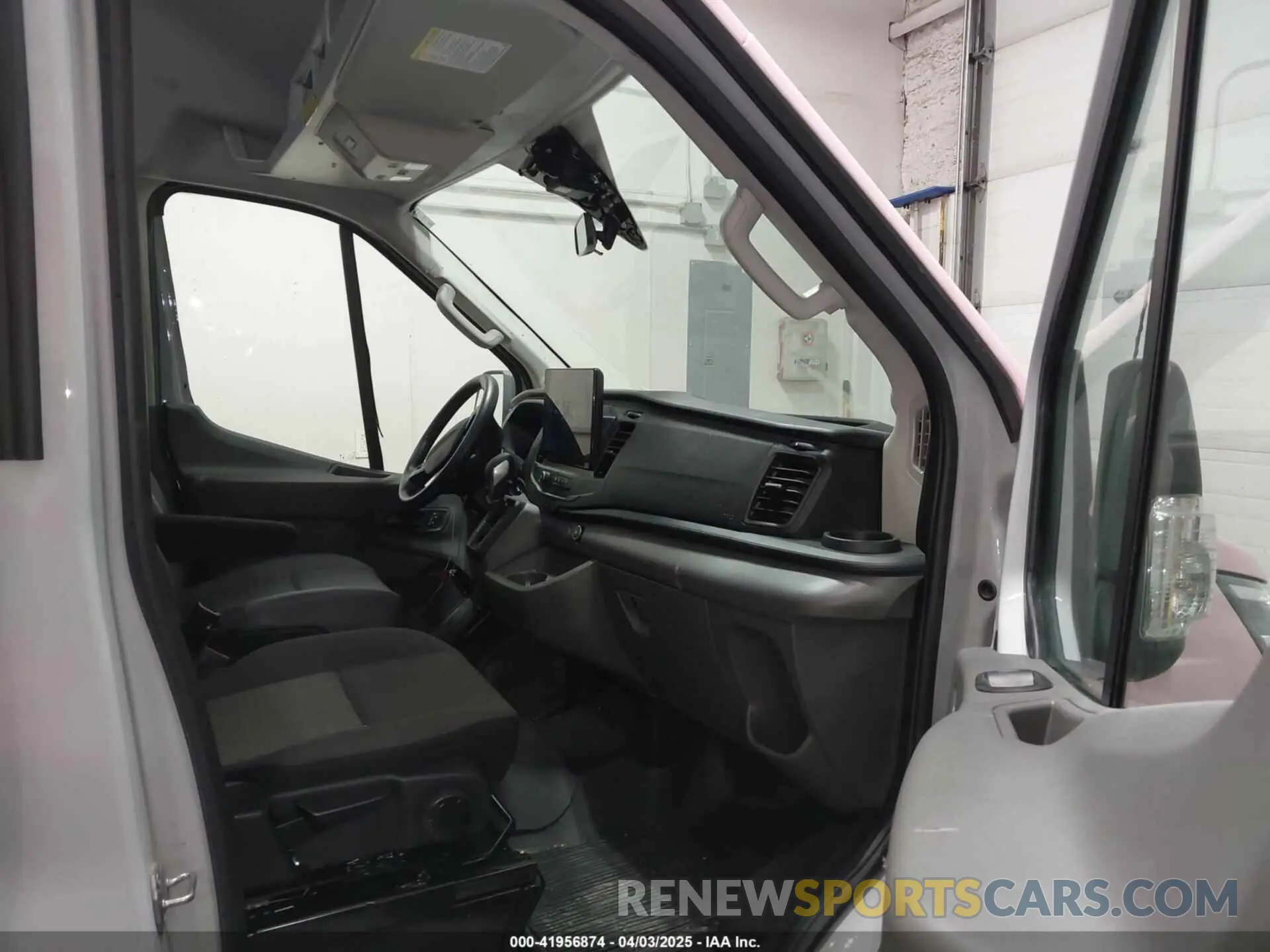 5 fotografías del automóvil dañado 1FTBW3UGXNKA66602 FORD TRANSIT-350 CARGO VAN 2022