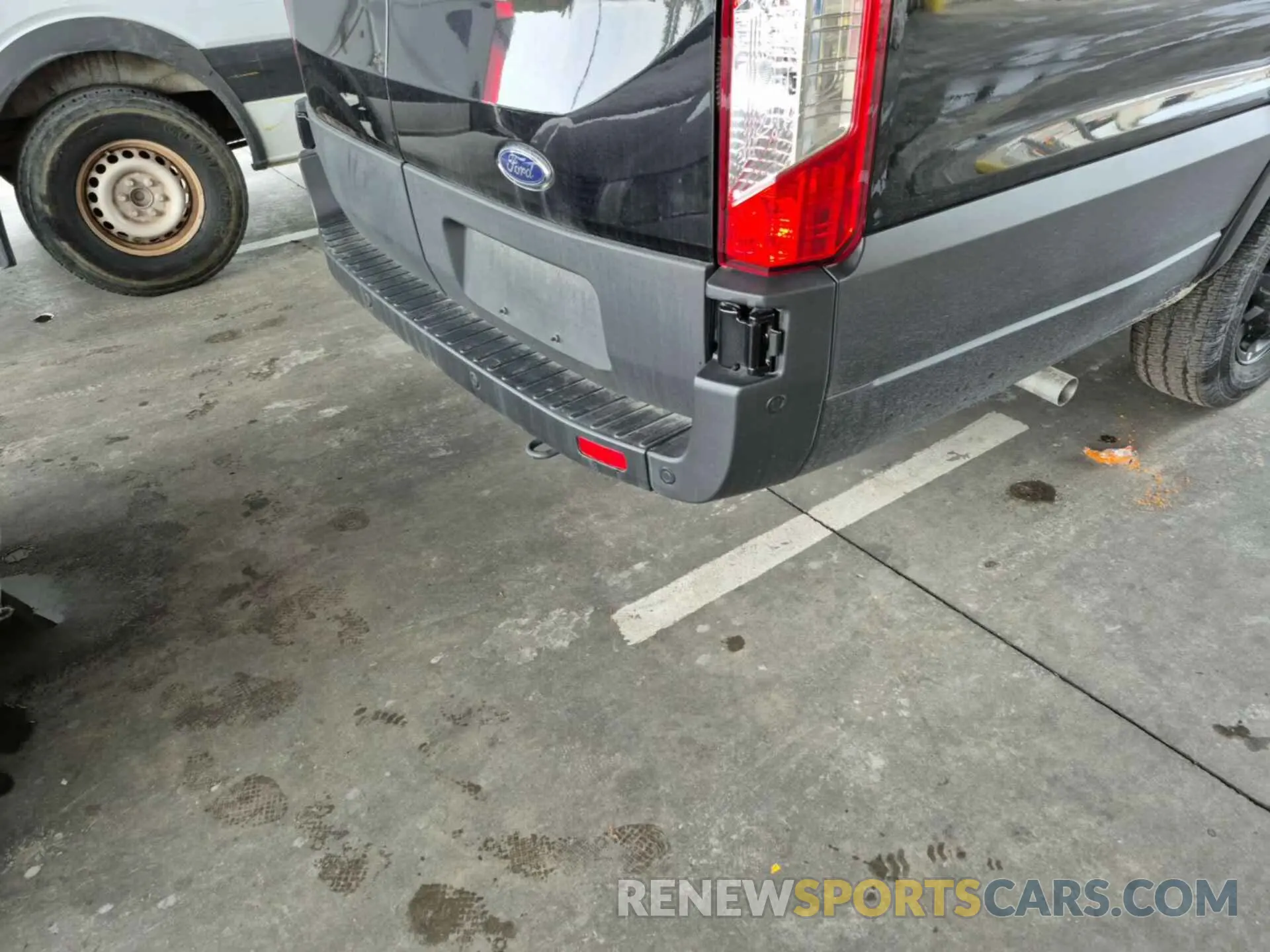 2 fotografías del automóvil dañado 1FTBW3X84PKB74009 FORD TRANSIT-350 CARGO VAN 2023