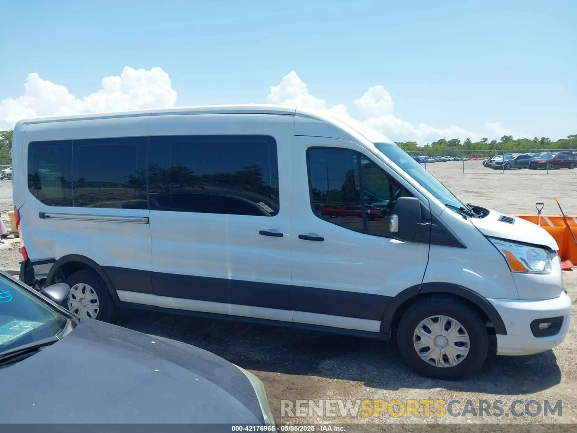 13 fotografías del automóvil dañado 1FBAX2C80LKA23515 FORD TRANSIT-350 PASSENGER VAN 2020