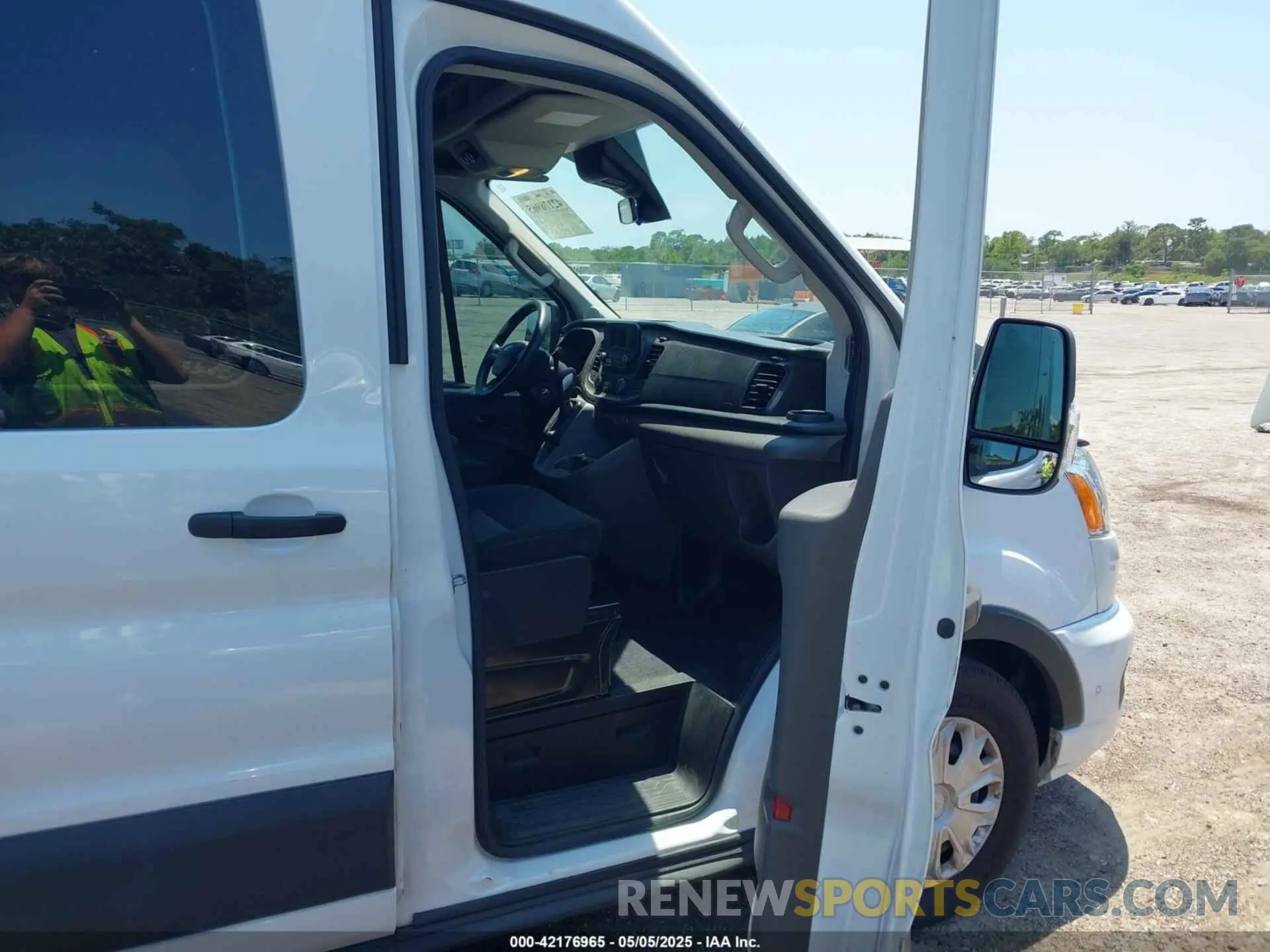5 fotografías del automóvil dañado 1FBAX2C80LKA23515 FORD TRANSIT-350 PASSENGER VAN 2020