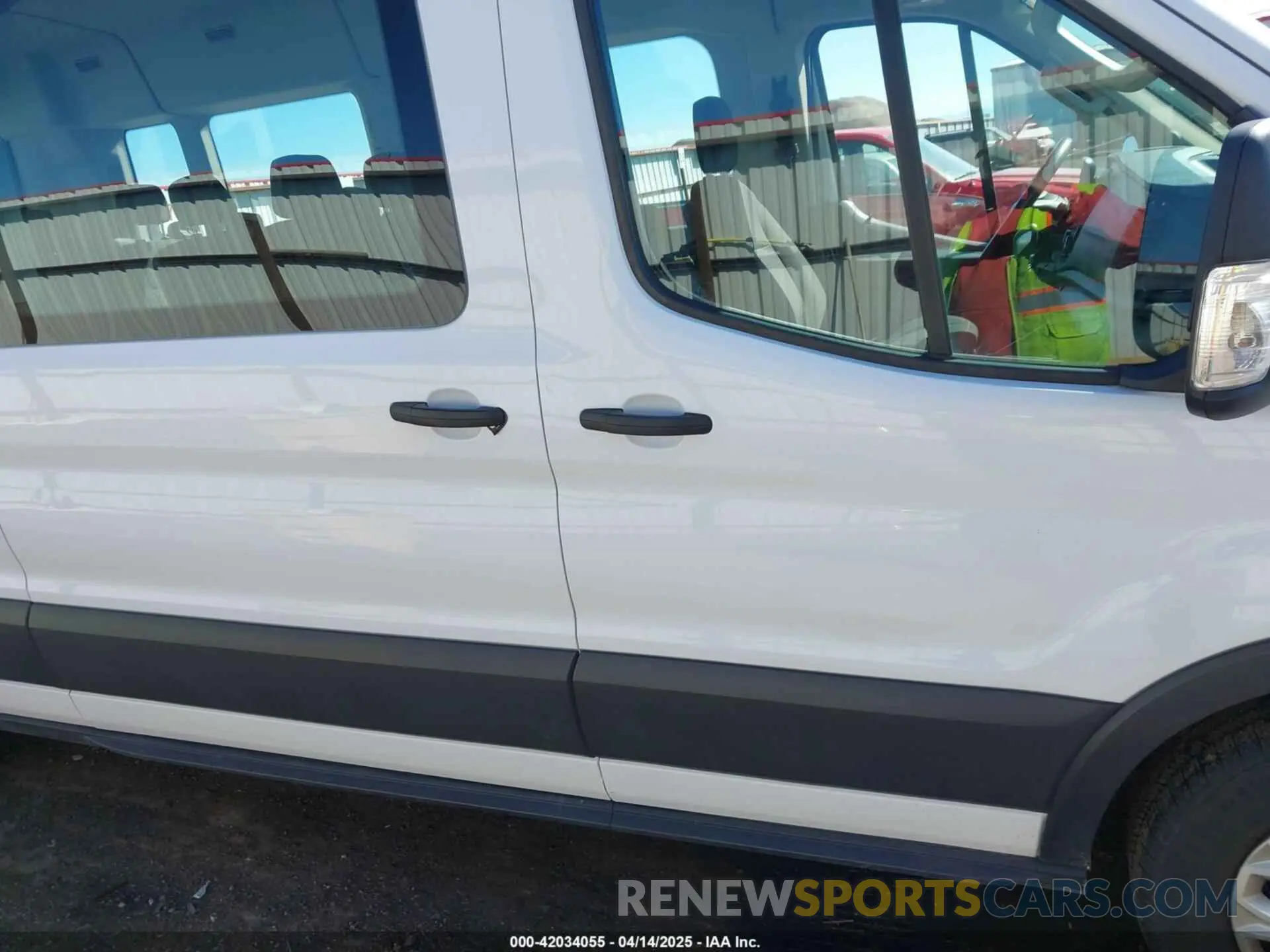13 fotografías del automóvil dañado 1FBAX2C85LKA42853 FORD TRANSIT-350 PASSENGER VAN 2020