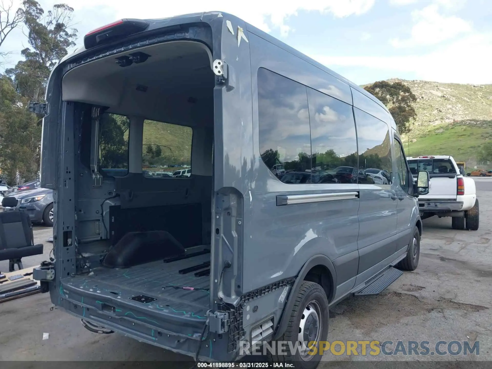 4 fotografías del automóvil dañado 1FBAX2C82PKB58582 FORD TRANSIT-350 PASSENGER VAN 2023