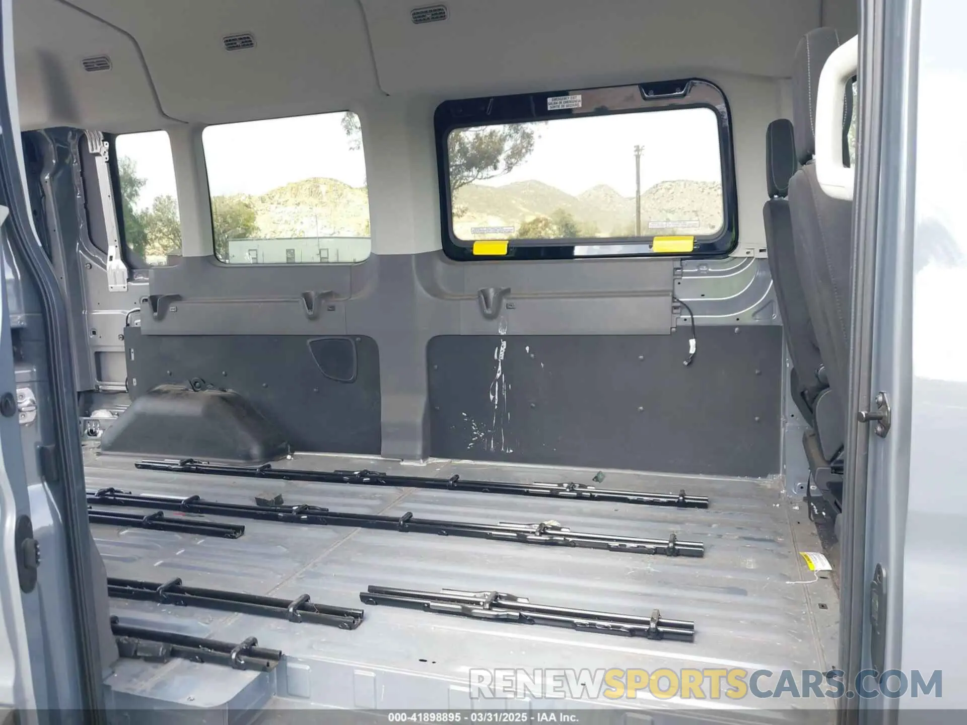 8 fotografías del automóvil dañado 1FBAX2C82PKB58582 FORD TRANSIT-350 PASSENGER VAN 2023