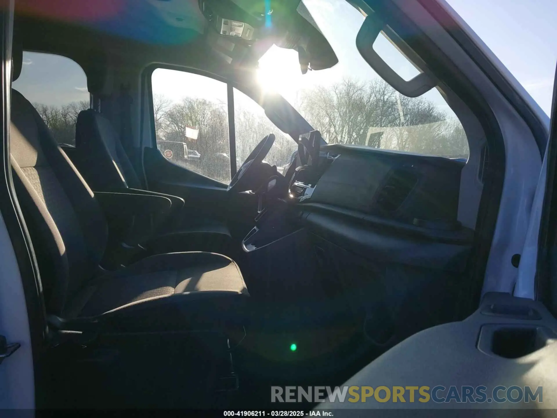 5 fotografías del automóvil dañado 1FBAX2YG1PKA89545 FORD TRANSIT-350 PASSENGER VAN 2023