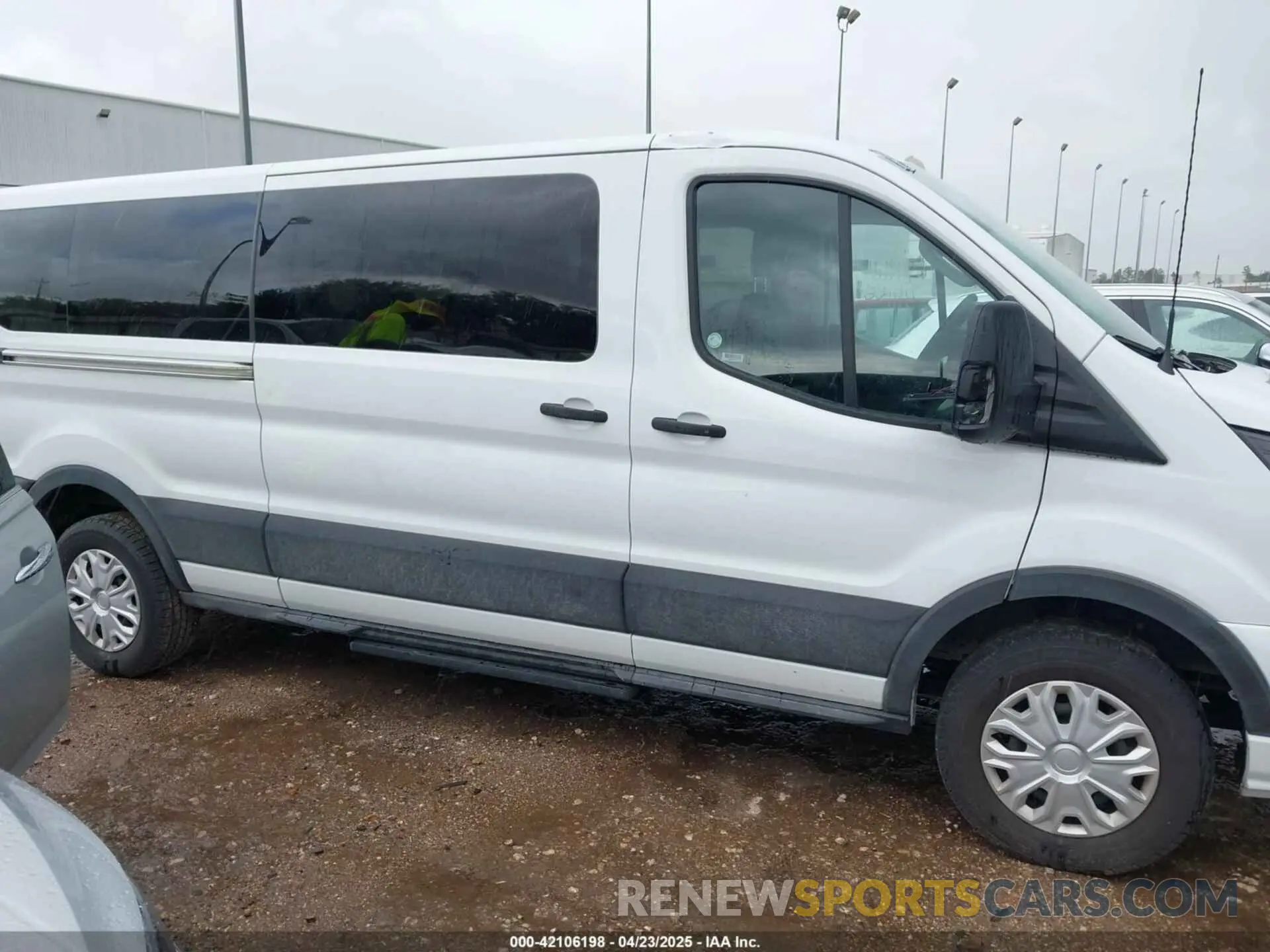 13 fotografías del automóvil dañado 1FBAX2YG2PKA91028 FORD TRANSIT-350 PASSENGER VAN 2023