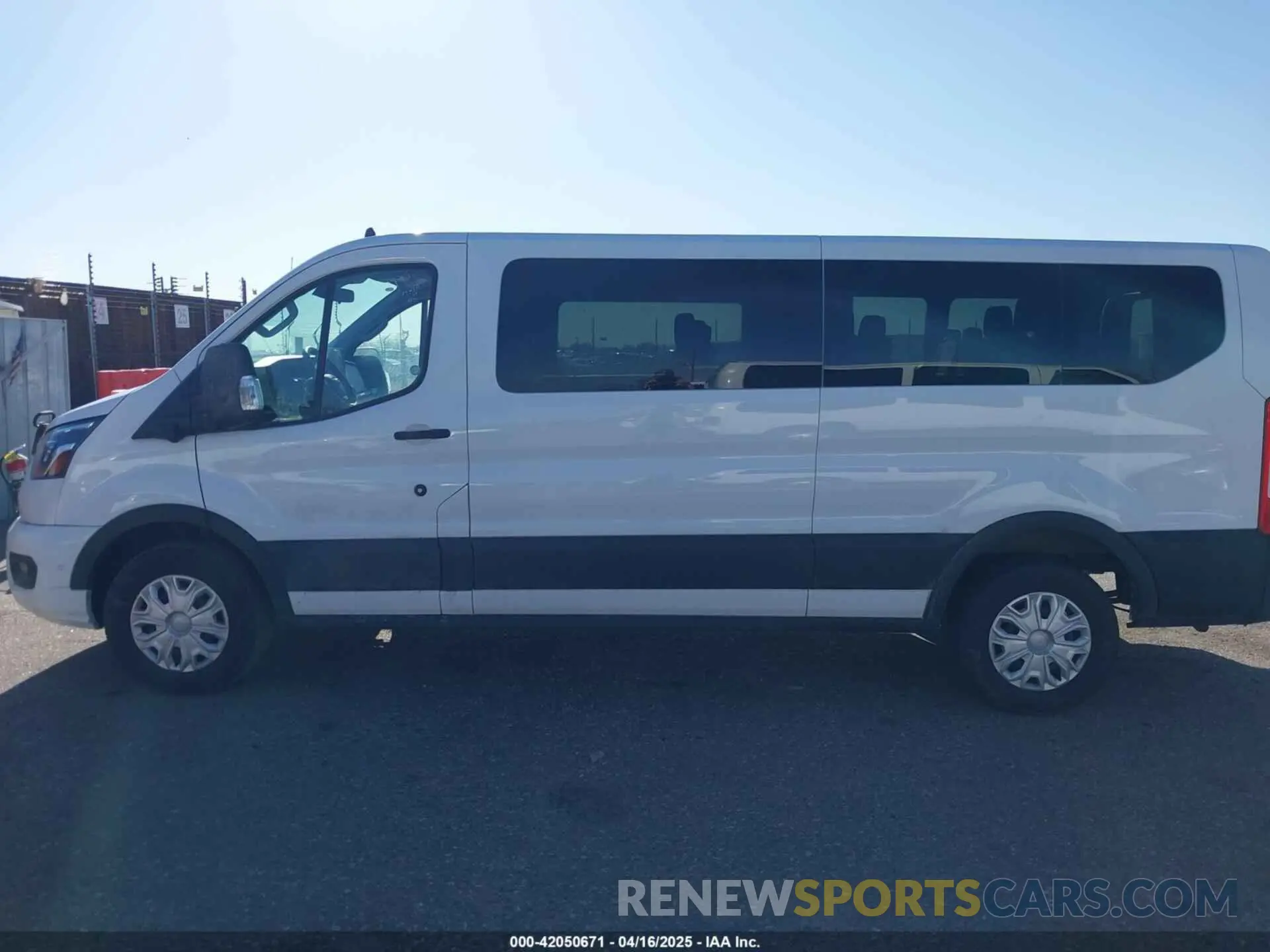 14 fotografías del automóvil dañado 1FBAX2YG2PKA93779 FORD TRANSIT-350 PASSENGER VAN 2023