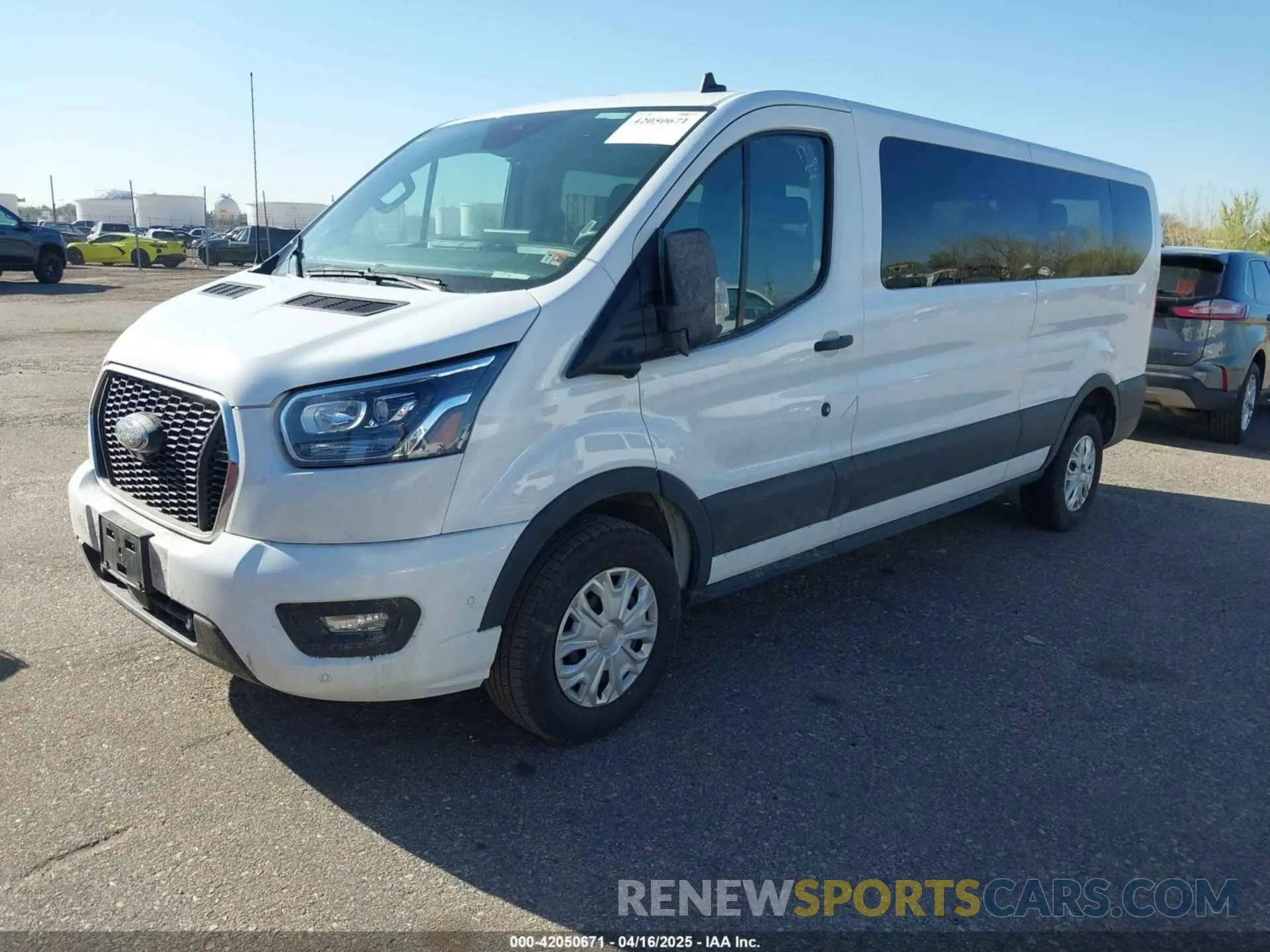 2 fotografías del automóvil dañado 1FBAX2YG2PKA93779 FORD TRANSIT-350 PASSENGER VAN 2023