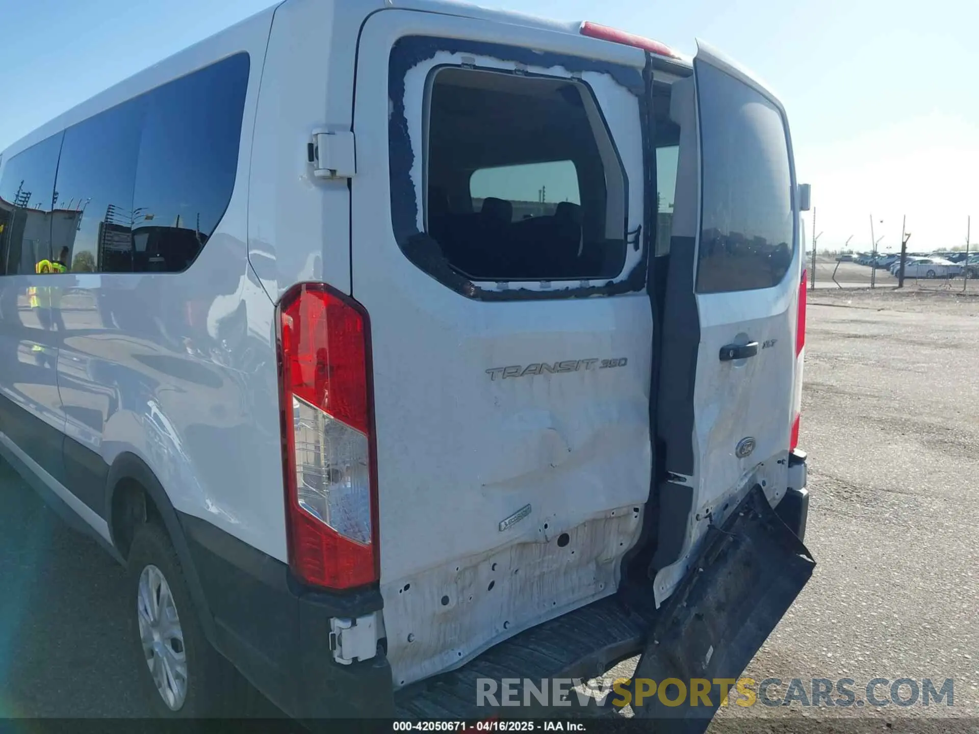 6 fotografías del automóvil dañado 1FBAX2YG2PKA93779 FORD TRANSIT-350 PASSENGER VAN 2023