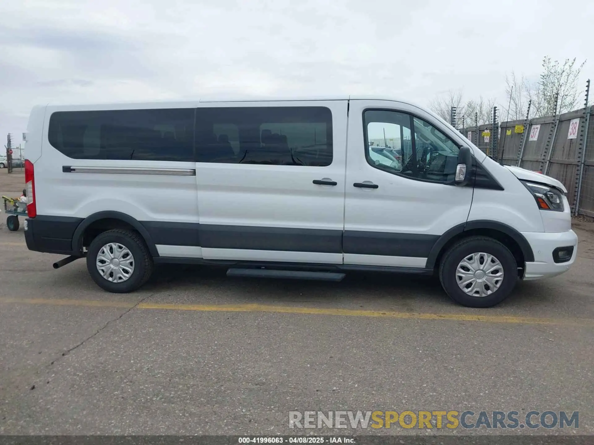 13 fotografías del automóvil dañado 1FBAX2YG3PKA63237 FORD TRANSIT-350 PASSENGER VAN 2023