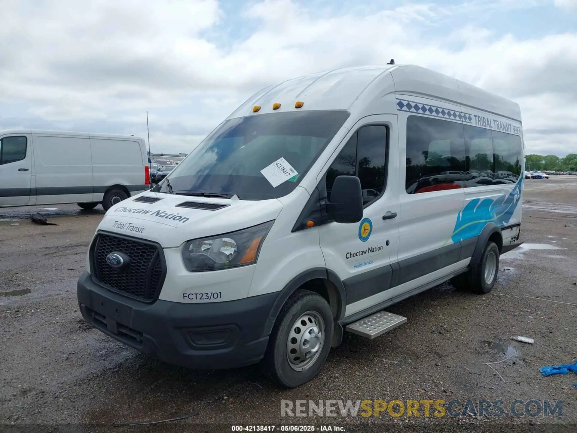 2 fotografías del automóvil dañado 1FDVU5XG0PKB93819 FORD TRANSIT-350 PASSENGER VAN 2023