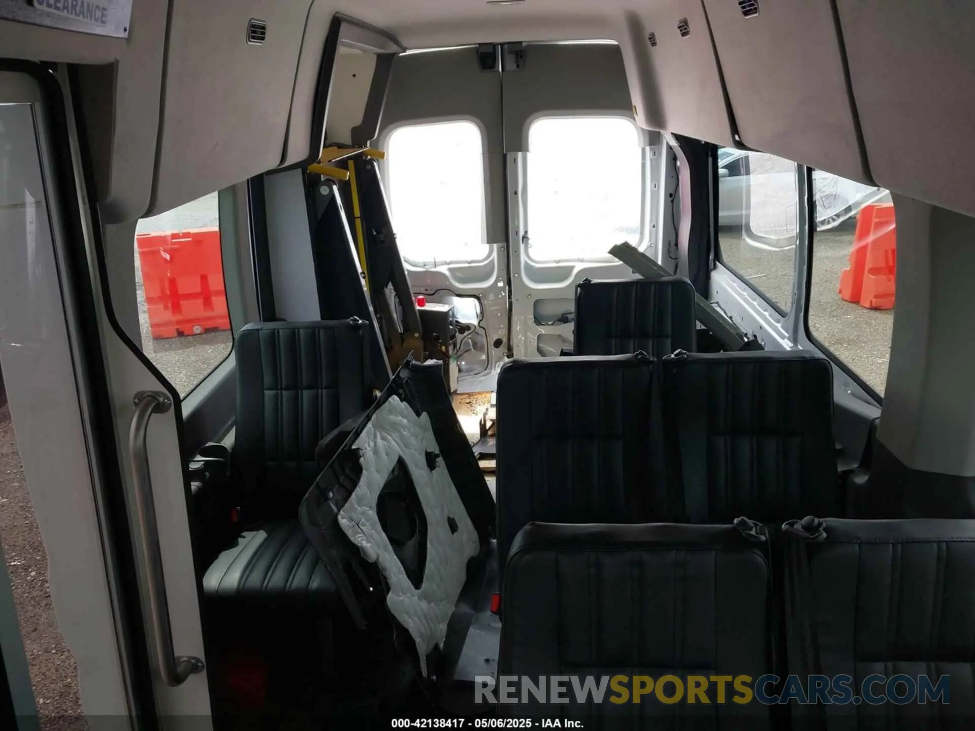 6 fotografías del automóvil dañado 1FDVU5XG0PKB93819 FORD TRANSIT-350 PASSENGER VAN 2023