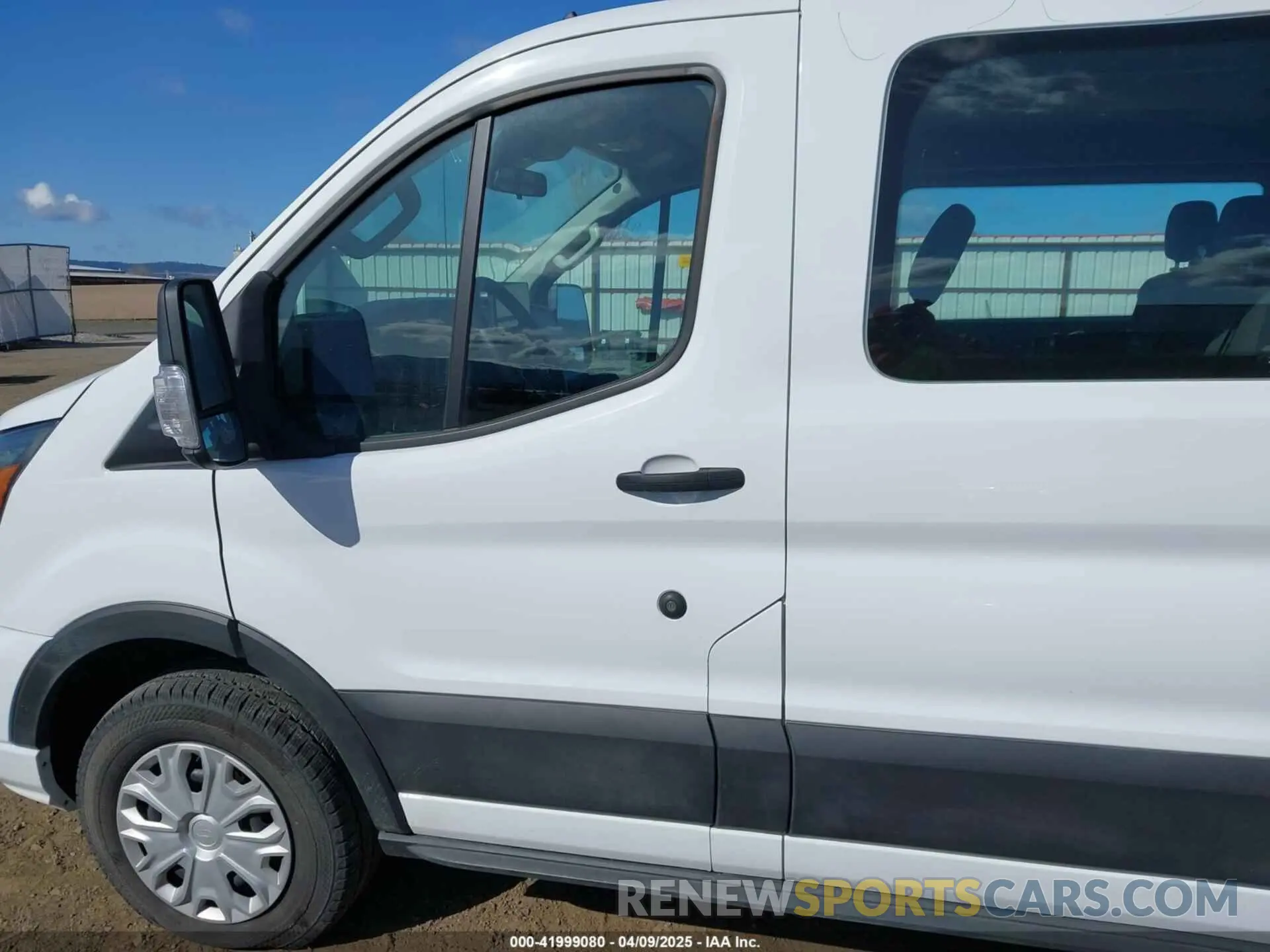 14 fotografías del automóvil dañado 1FBAX2Y81RKA73471 FORD TRANSIT-350 PASSENGER VAN 2024