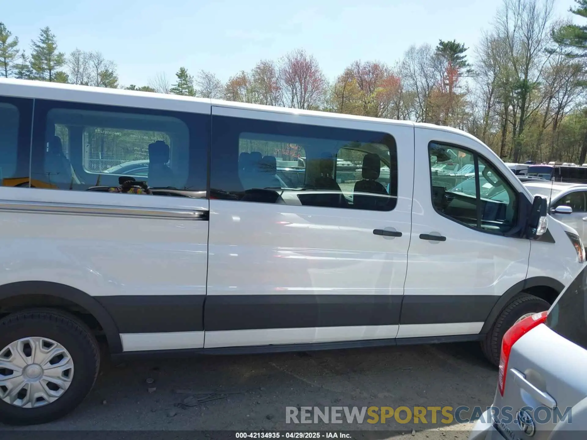14 fotografías del automóvil dañado 1FBAX2Y88RKA15681 FORD TRANSIT-350 PASSENGER VAN 2024
