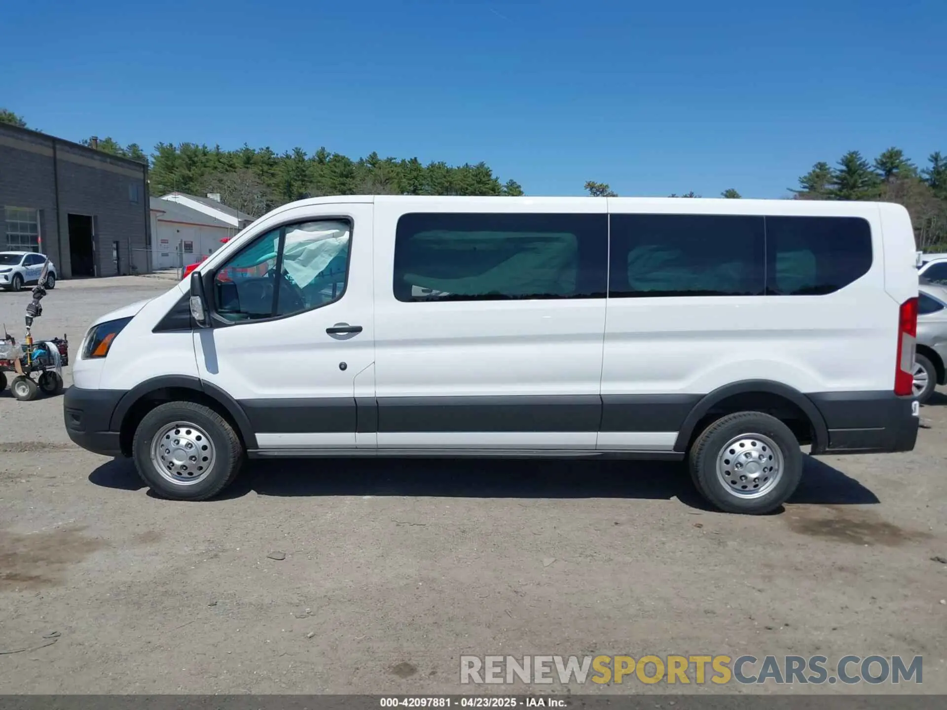 15 fotografías del automóvil dañado 1FBAX9Y82RKB84992 FORD TRANSIT-350 PASSENGER VAN 2024