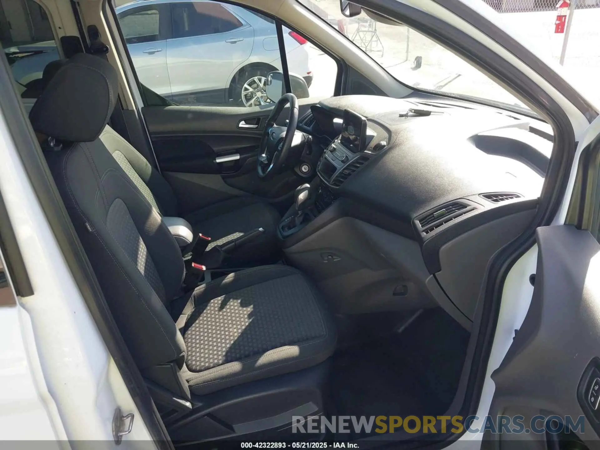 5 fotografías del automóvil dañado NM0LE7F27K1389553 FORD TRANSIT CONNECT 2019