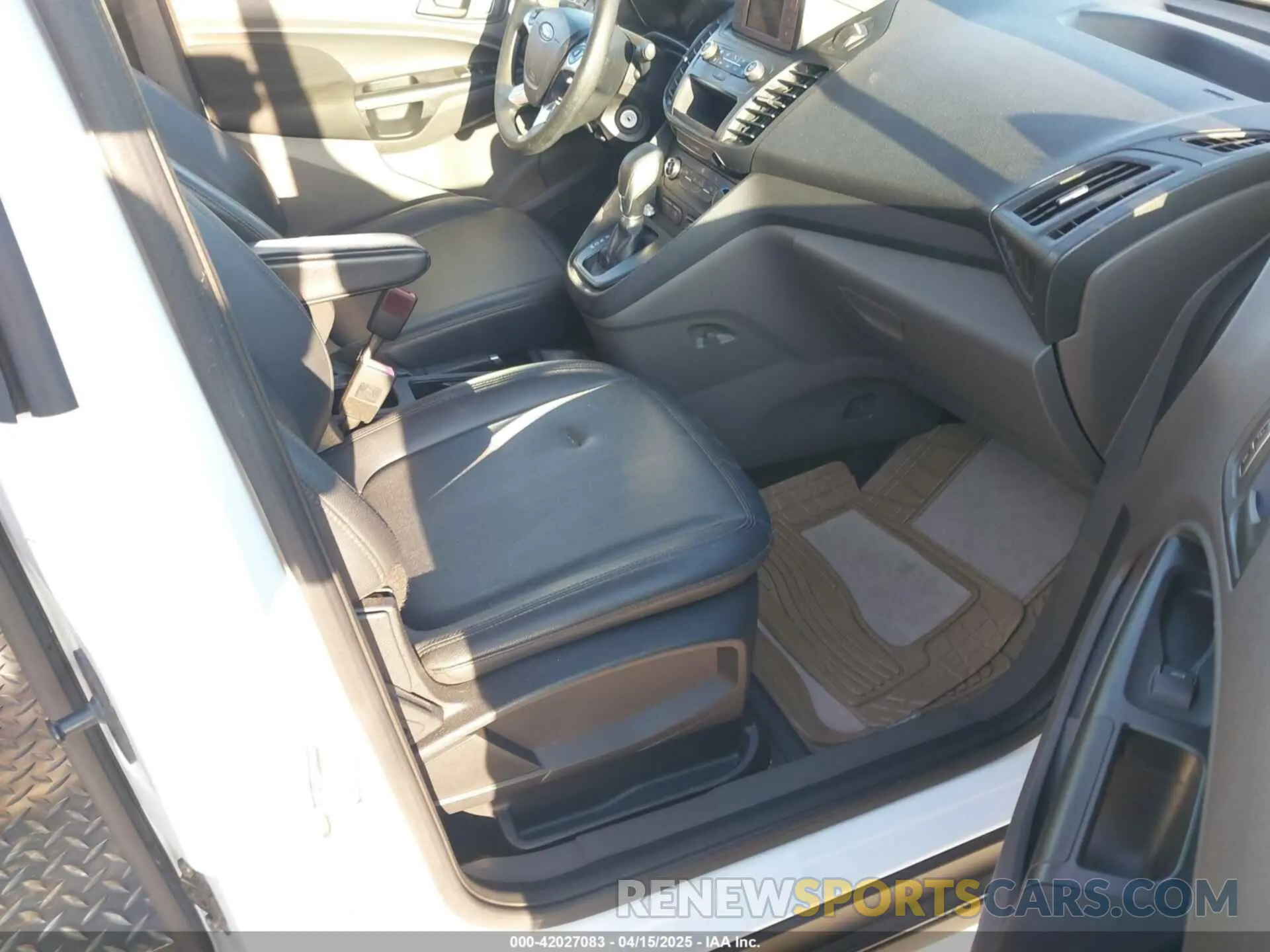 5 fotografías del automóvil dañado NM0LS6E26K1391010 FORD TRANSIT CONNECT 2019