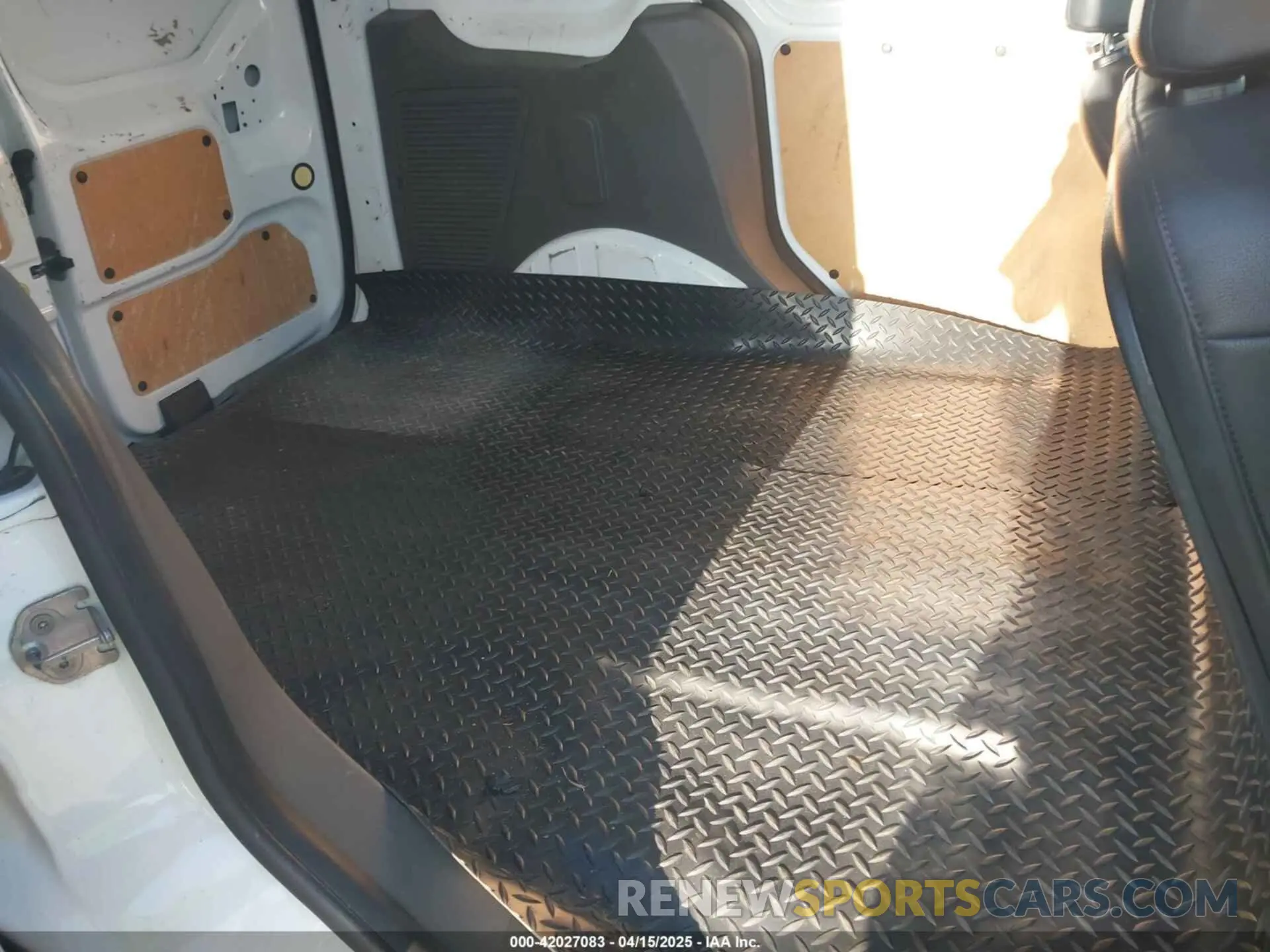 8 fotografías del automóvil dañado NM0LS6E26K1391010 FORD TRANSIT CONNECT 2019