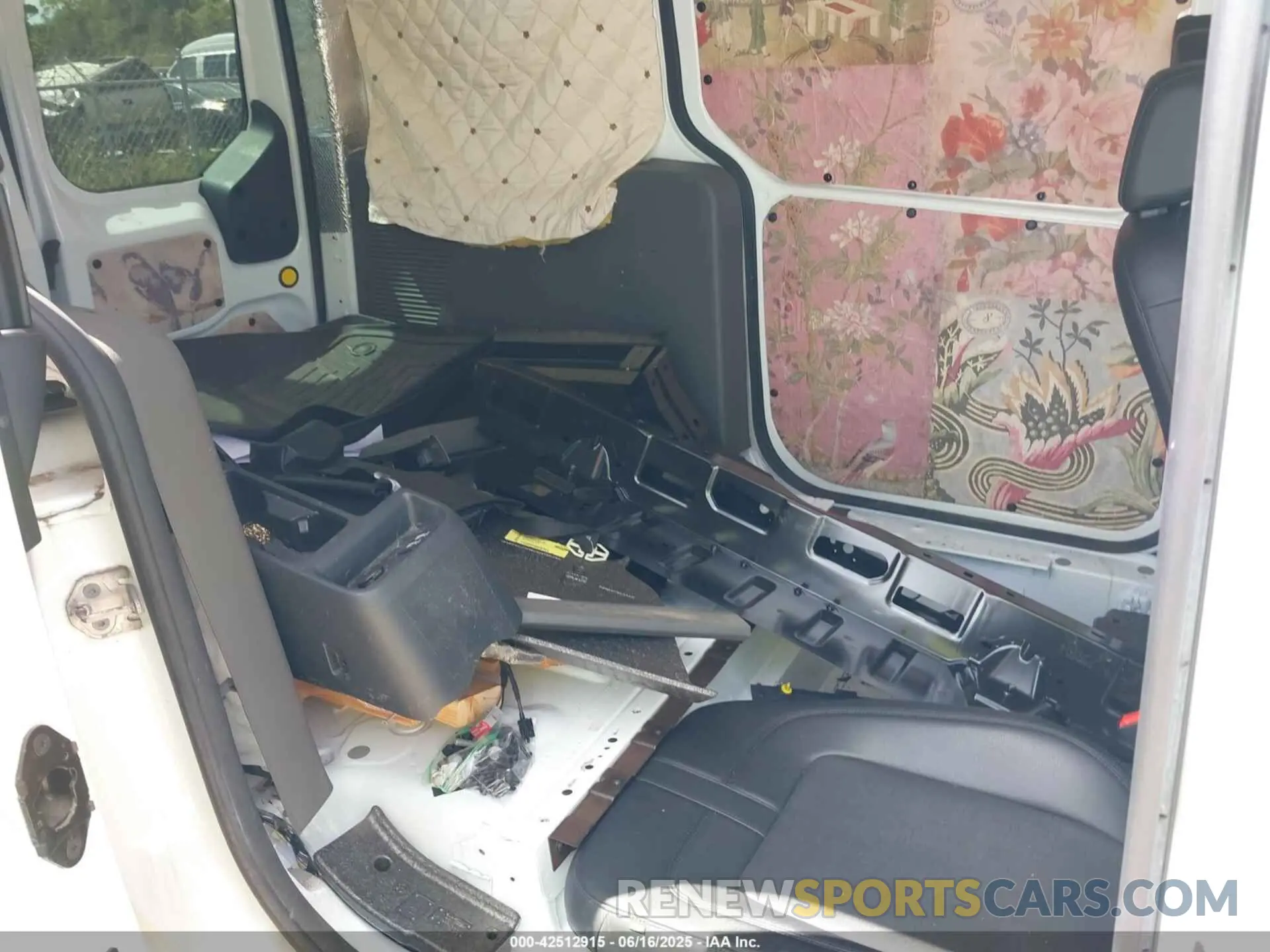 8 fotografías del automóvil dañado NM0LS7E26L1471530 FORD TRANSIT CONNECT 2020