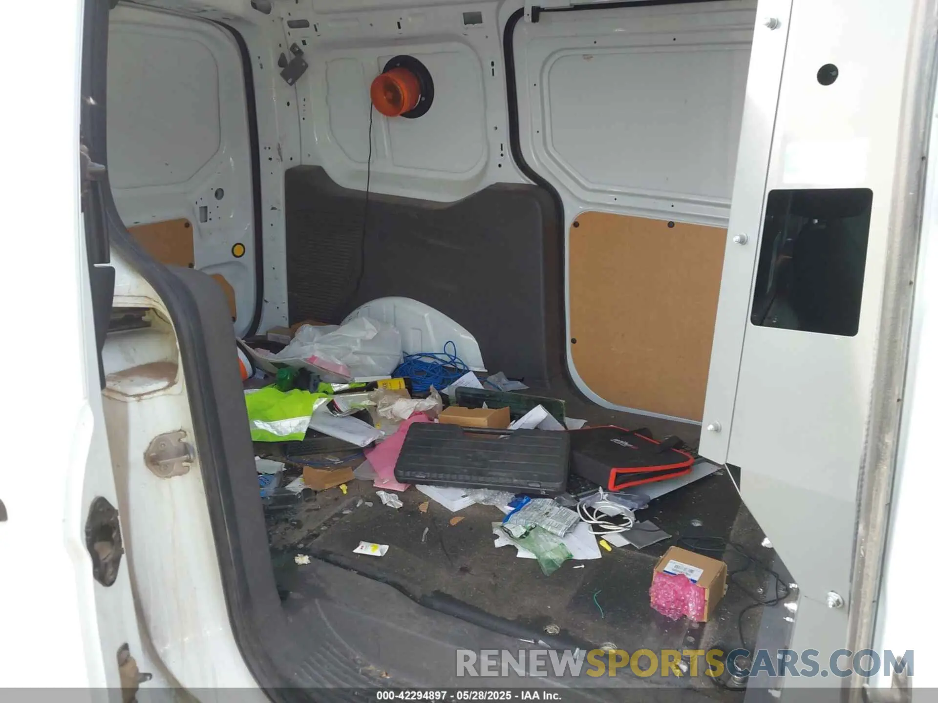 8 fotografías del automóvil dañado NM0LS7E28L1466197 FORD TRANSIT CONNECT 2020