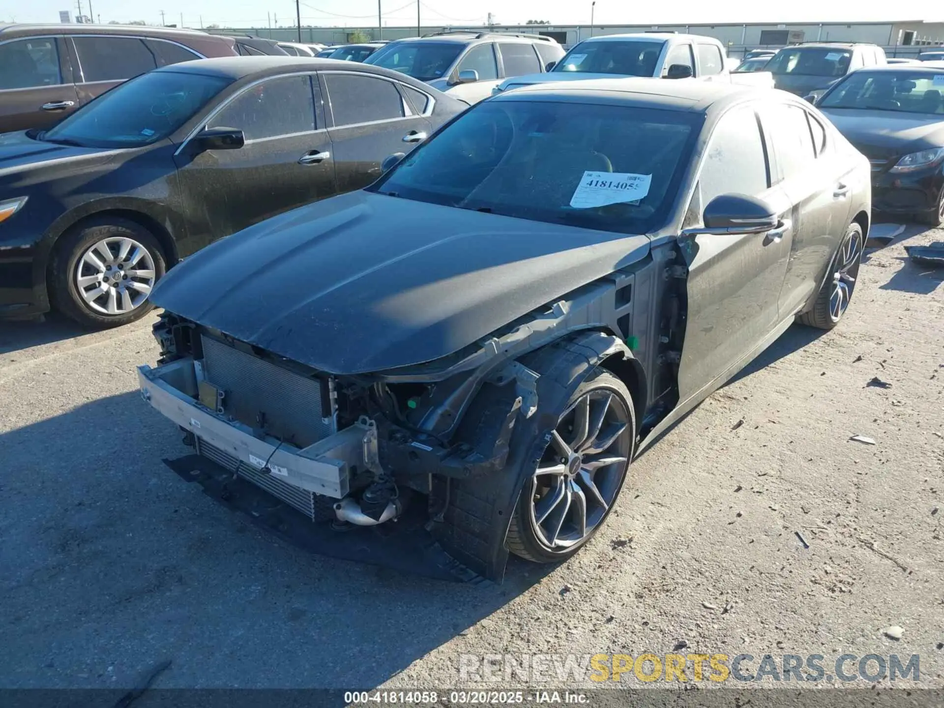 2 fotografías del automóvil dañado KMTG44LA3KU026670 GENESIS G70 2019