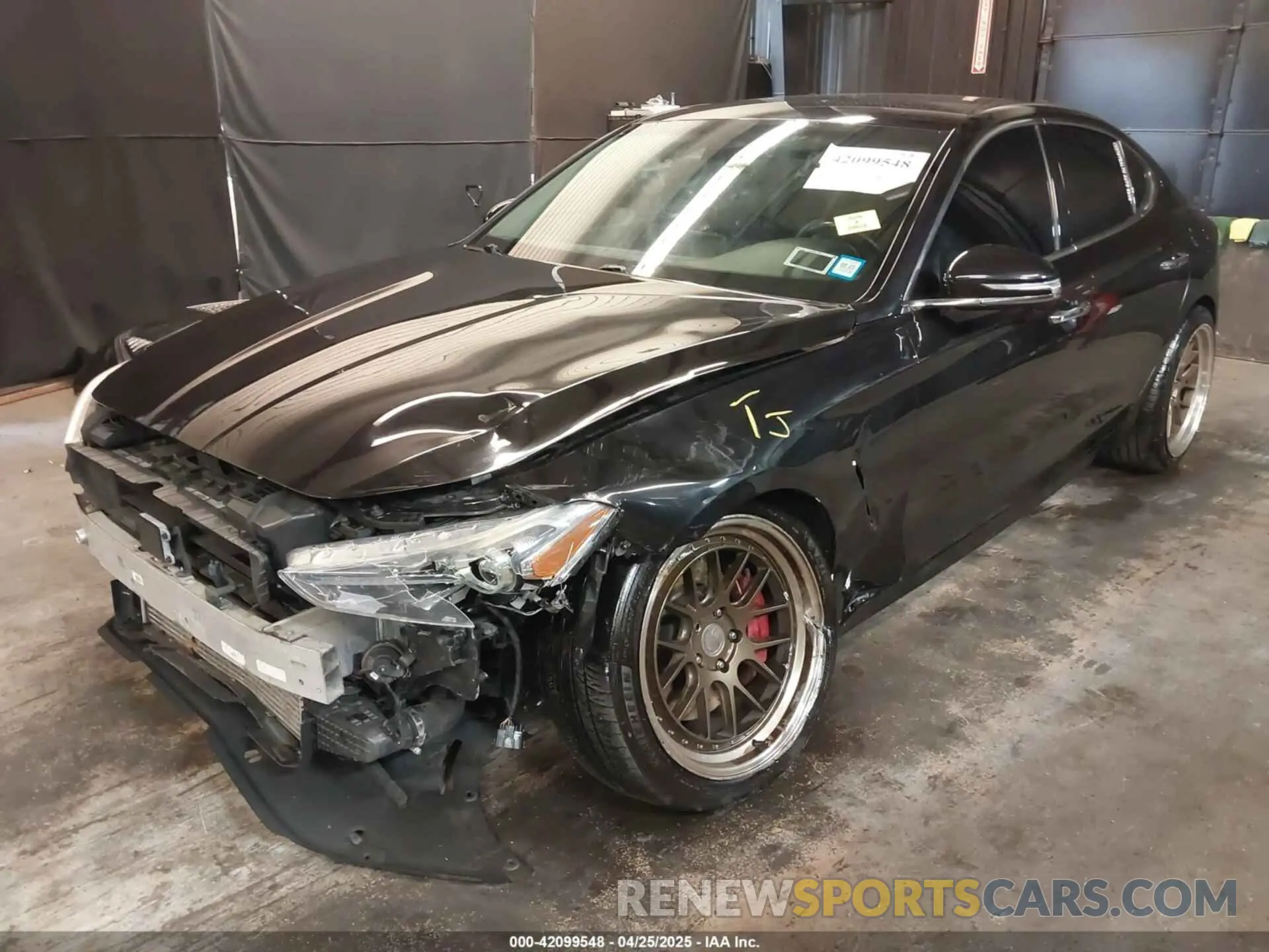 2 fotografías del automóvil dañado KMTG54LE6KU037582 GENESIS G70 2019
