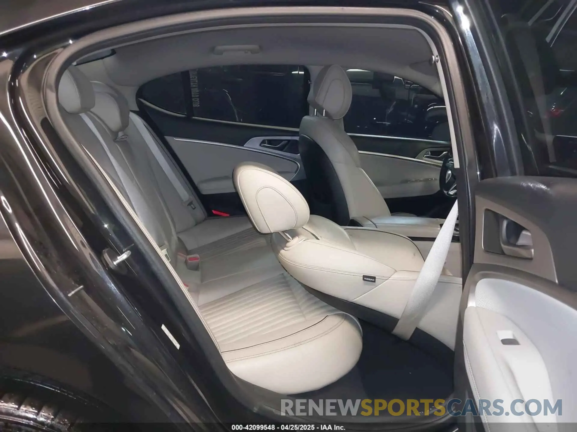 8 fotografías del automóvil dañado KMTG54LE6KU037582 GENESIS G70 2019