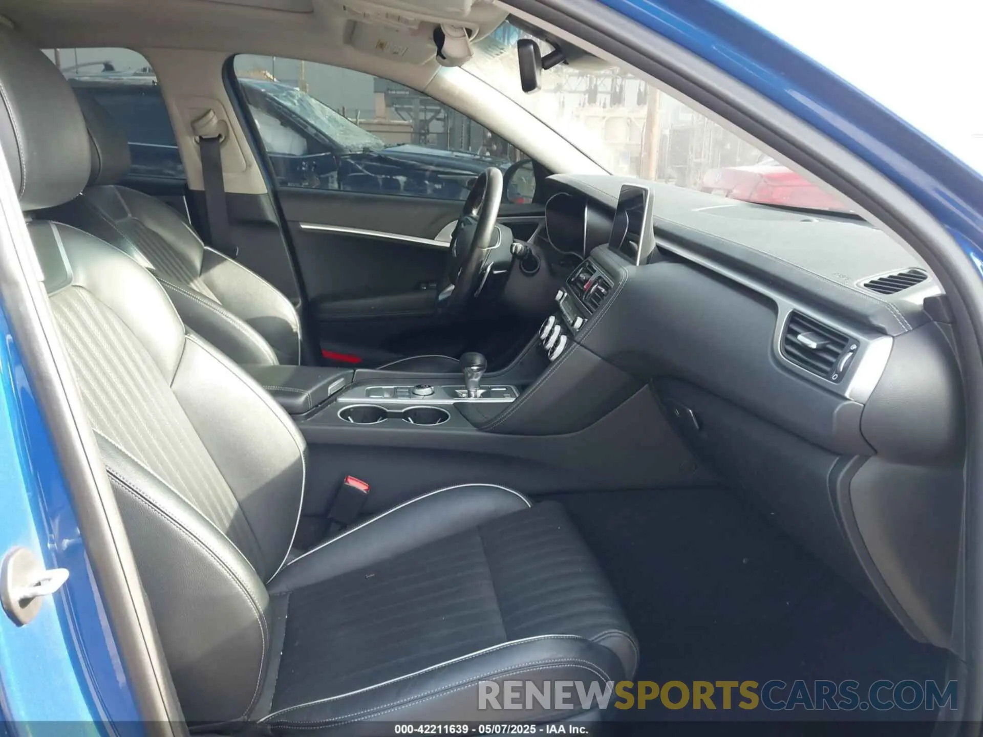 5 fotografías del automóvil dañado KMTG74LE4KU032620 GENESIS G70 2019