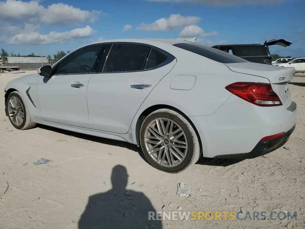 2 fotografías del automóvil dañado KMTG34LA9LU046717 GENESIS G70 2020