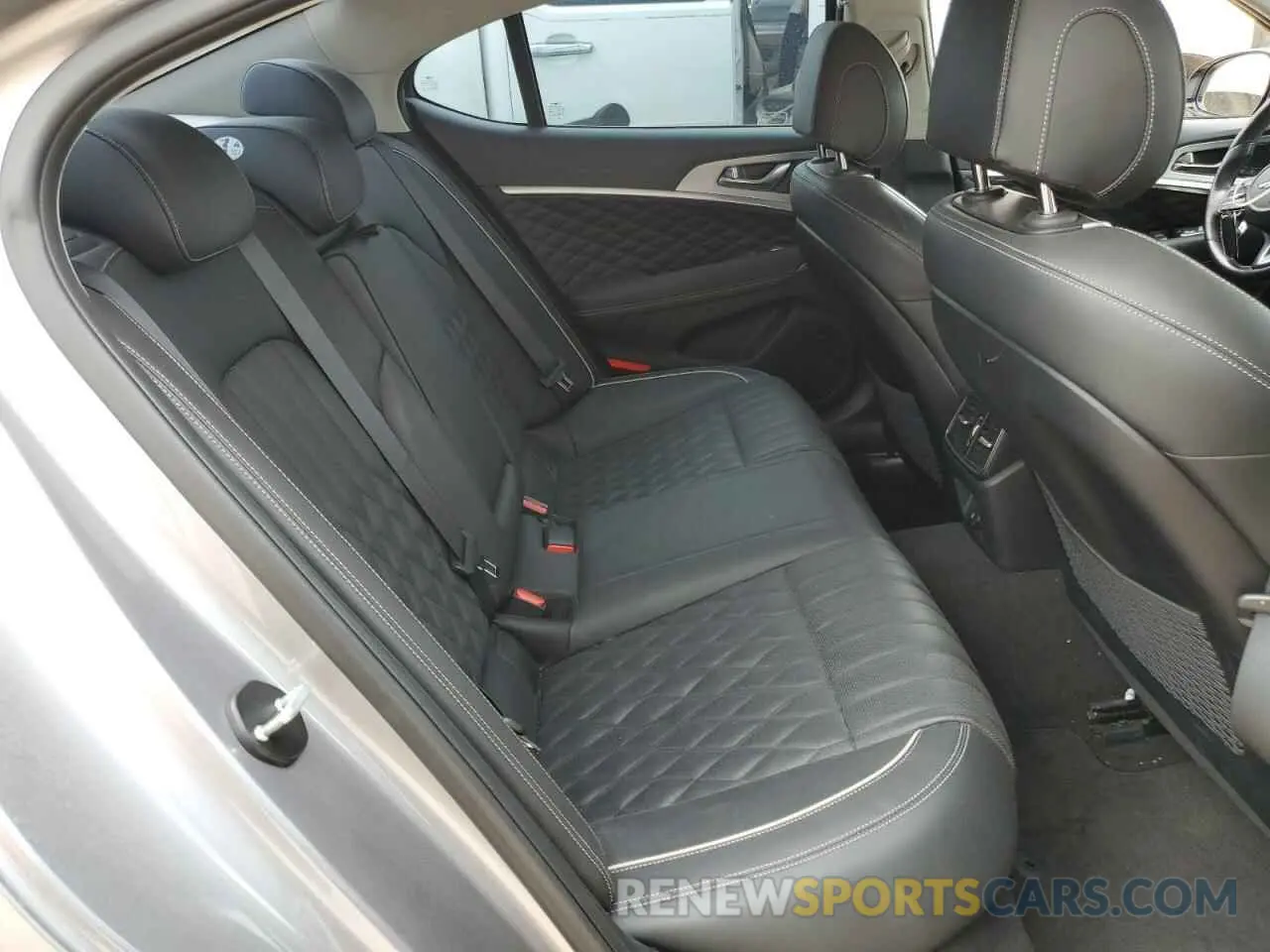 10 fotografías del automóvil dañado KMTG34LE2LU063944 GENESIS G70 2020