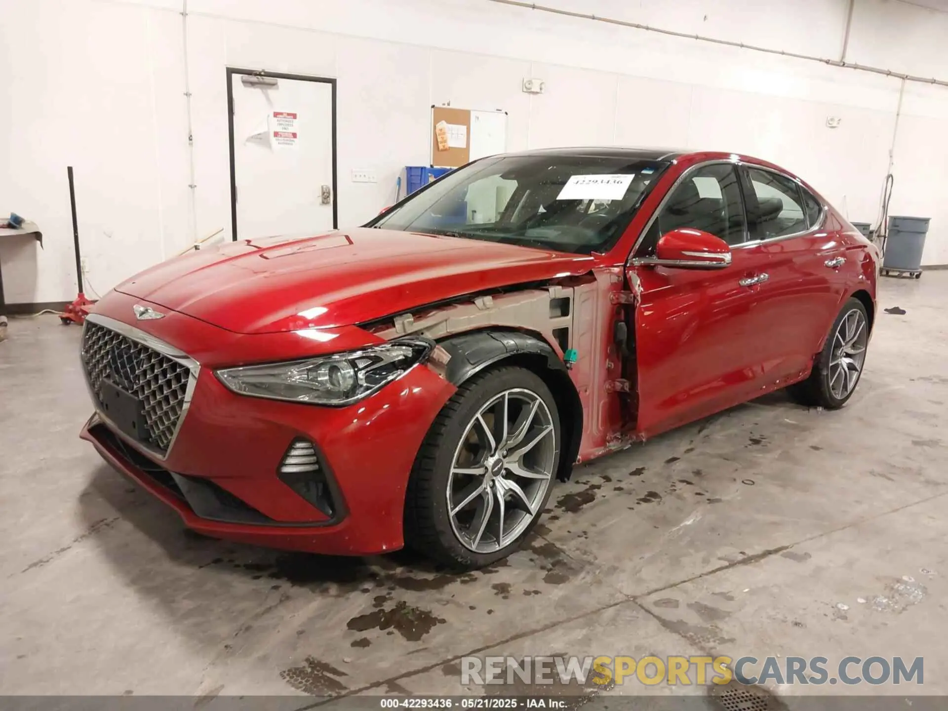 2 fotografías del automóvil dañado KMTG44LA3LU059816 GENESIS G70 2020