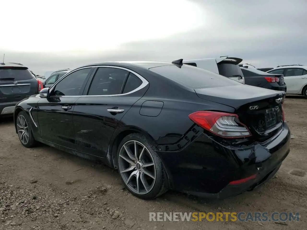 2 fotografías del automóvil dañado KMTG44LAXLU063118 GENESIS G70 2020