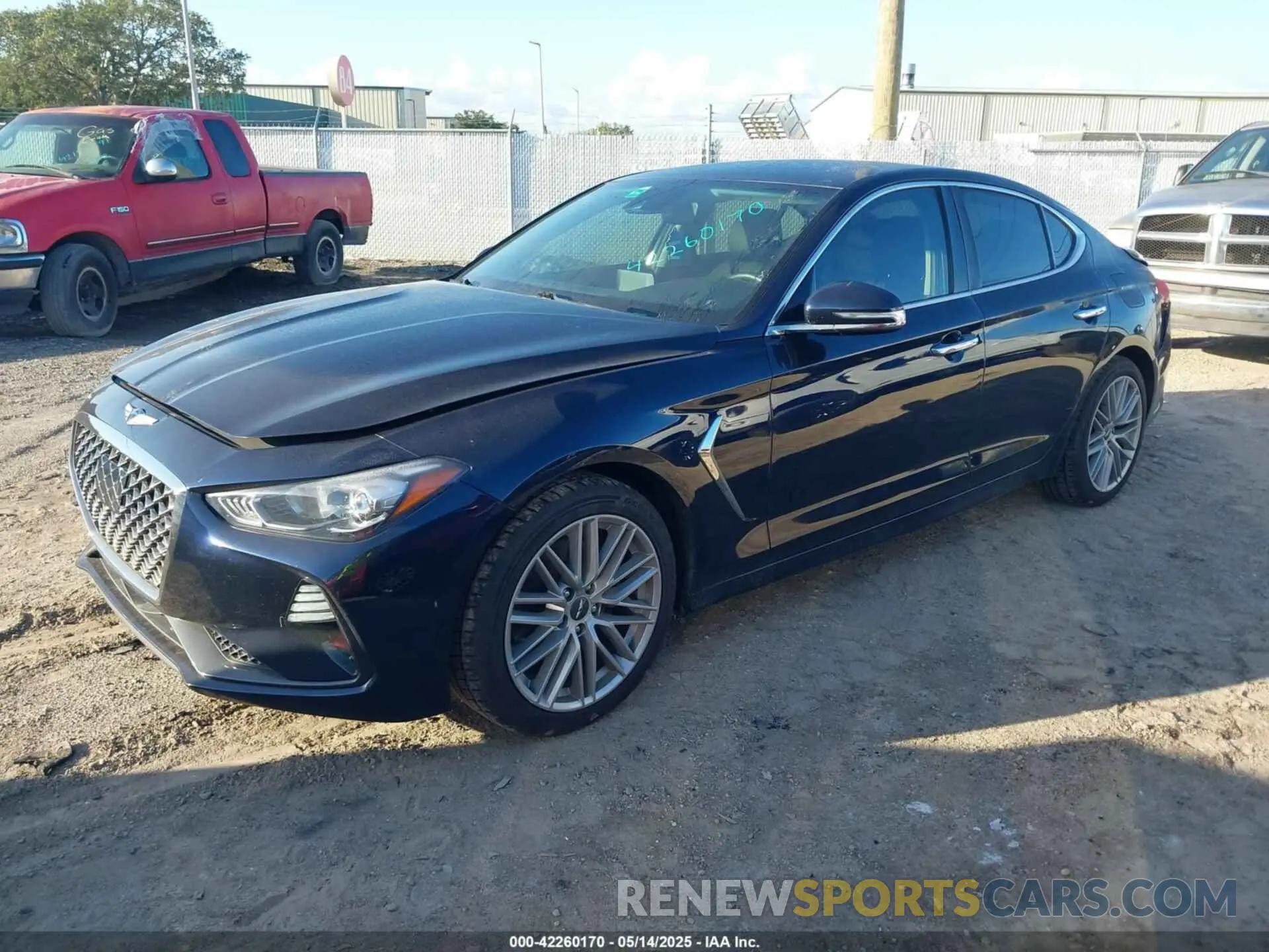 2 fotografías del automóvil dañado KMTG64LA1LU062420 GENESIS G70 2020