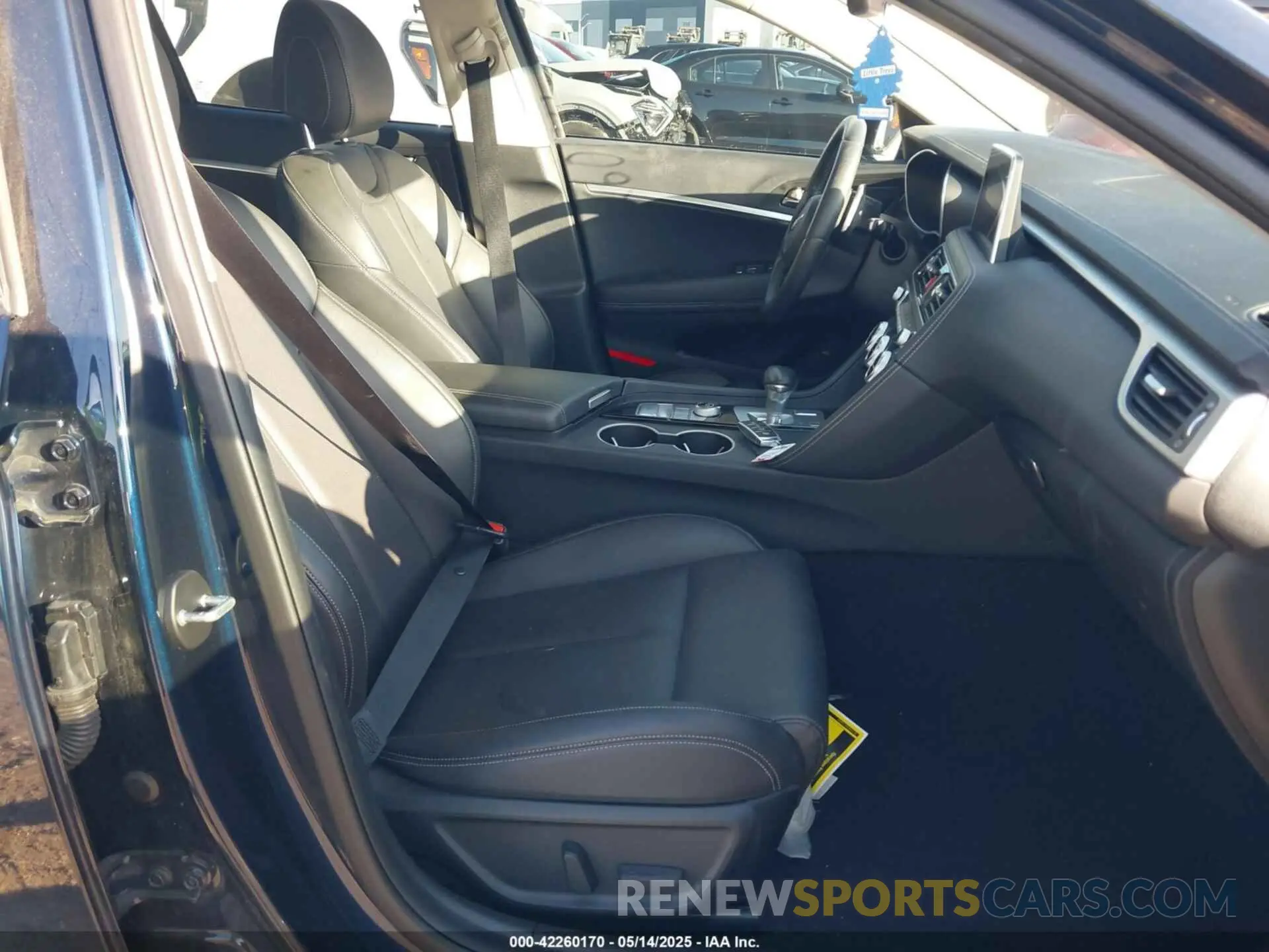 5 fotografías del automóvil dañado KMTG64LA1LU062420 GENESIS G70 2020