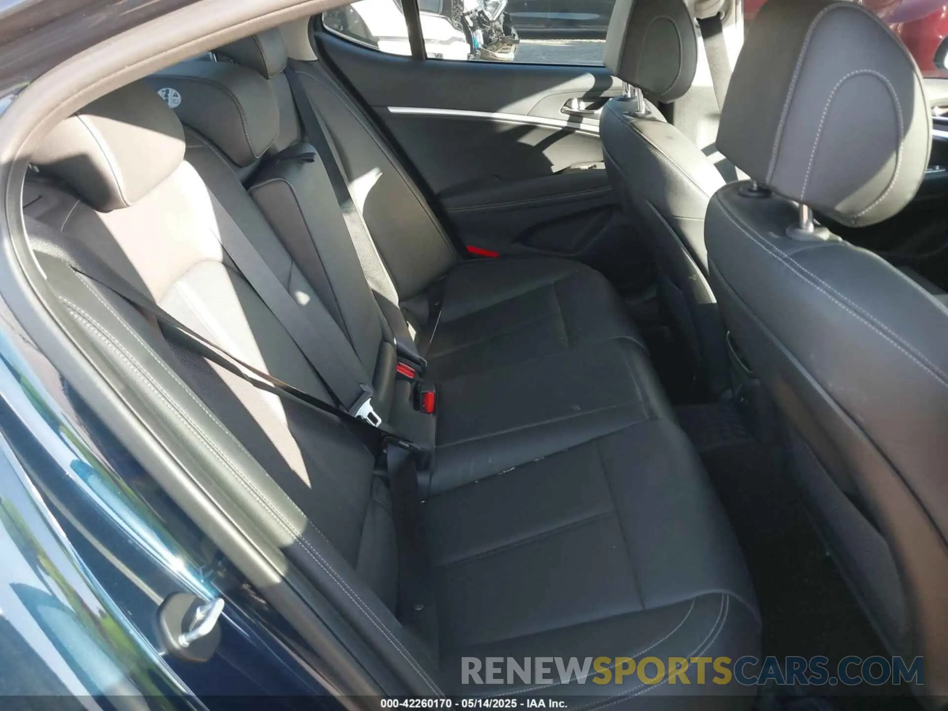 8 fotografías del automóvil dañado KMTG64LA1LU062420 GENESIS G70 2020