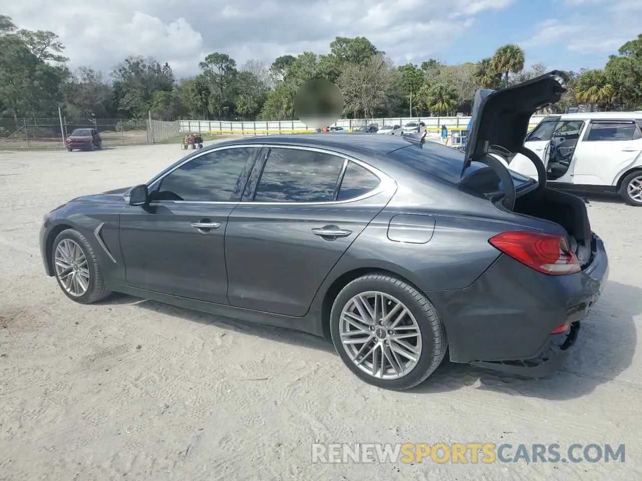 2 fotografías del automóvil dañado KMTG64LA4LU056255 GENESIS G70 2020