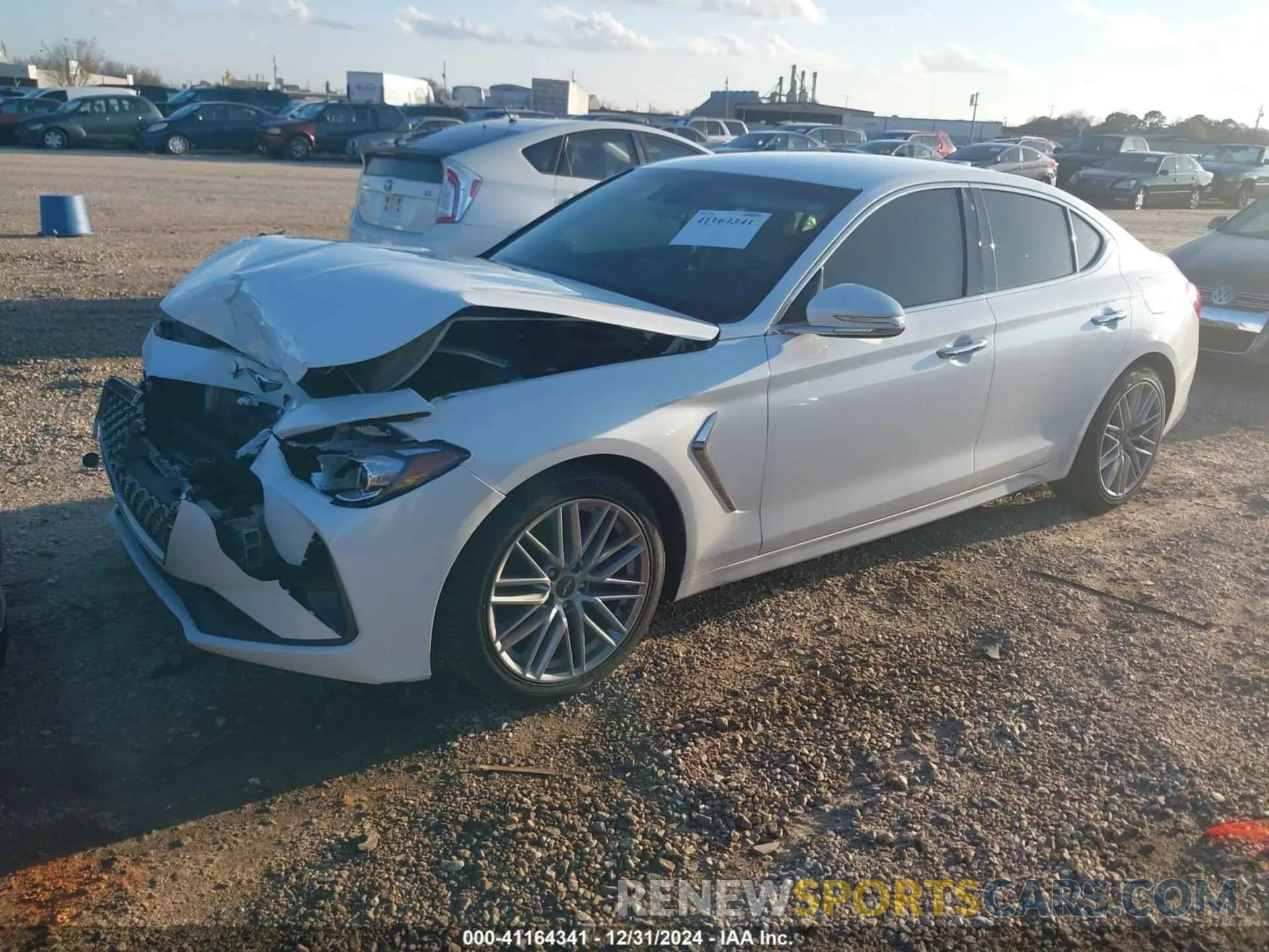 2 fotografías del automóvil dañado KMTG64LA8LU056386 GENESIS G70 2020
