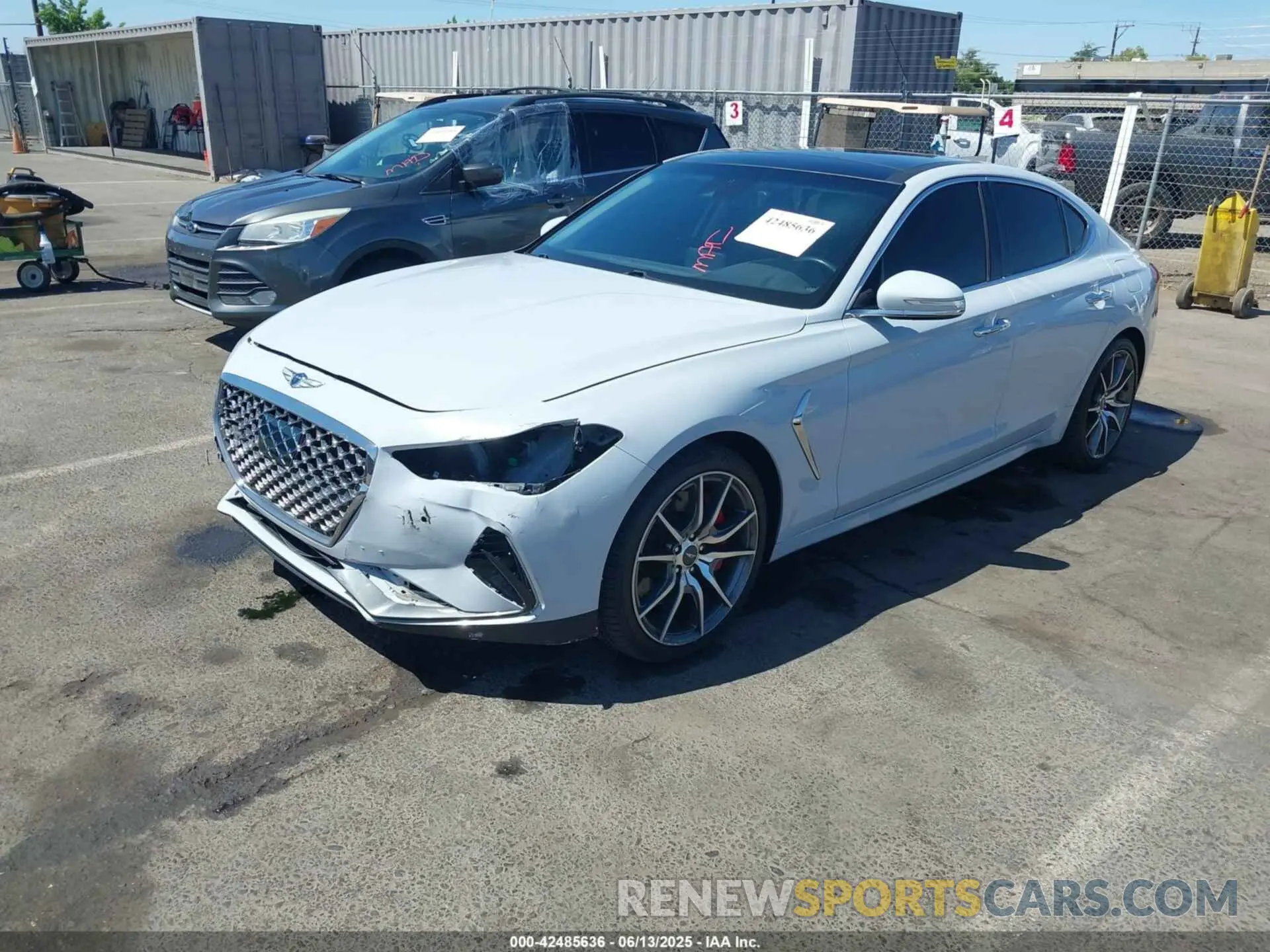 2 fotografías del automóvil dañado KMTG74LE2LU059669 GENESIS G70 2020