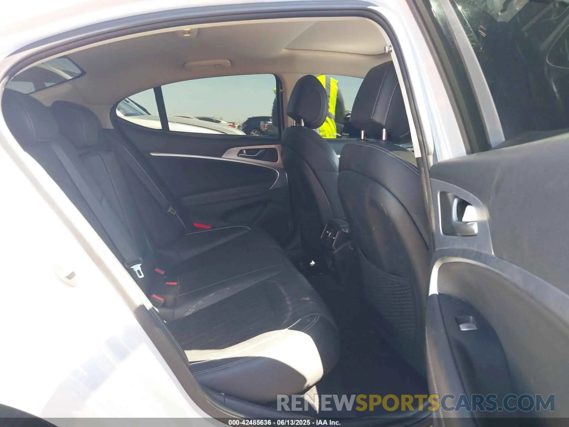 8 fotografías del automóvil dañado KMTG74LE2LU059669 GENESIS G70 2020