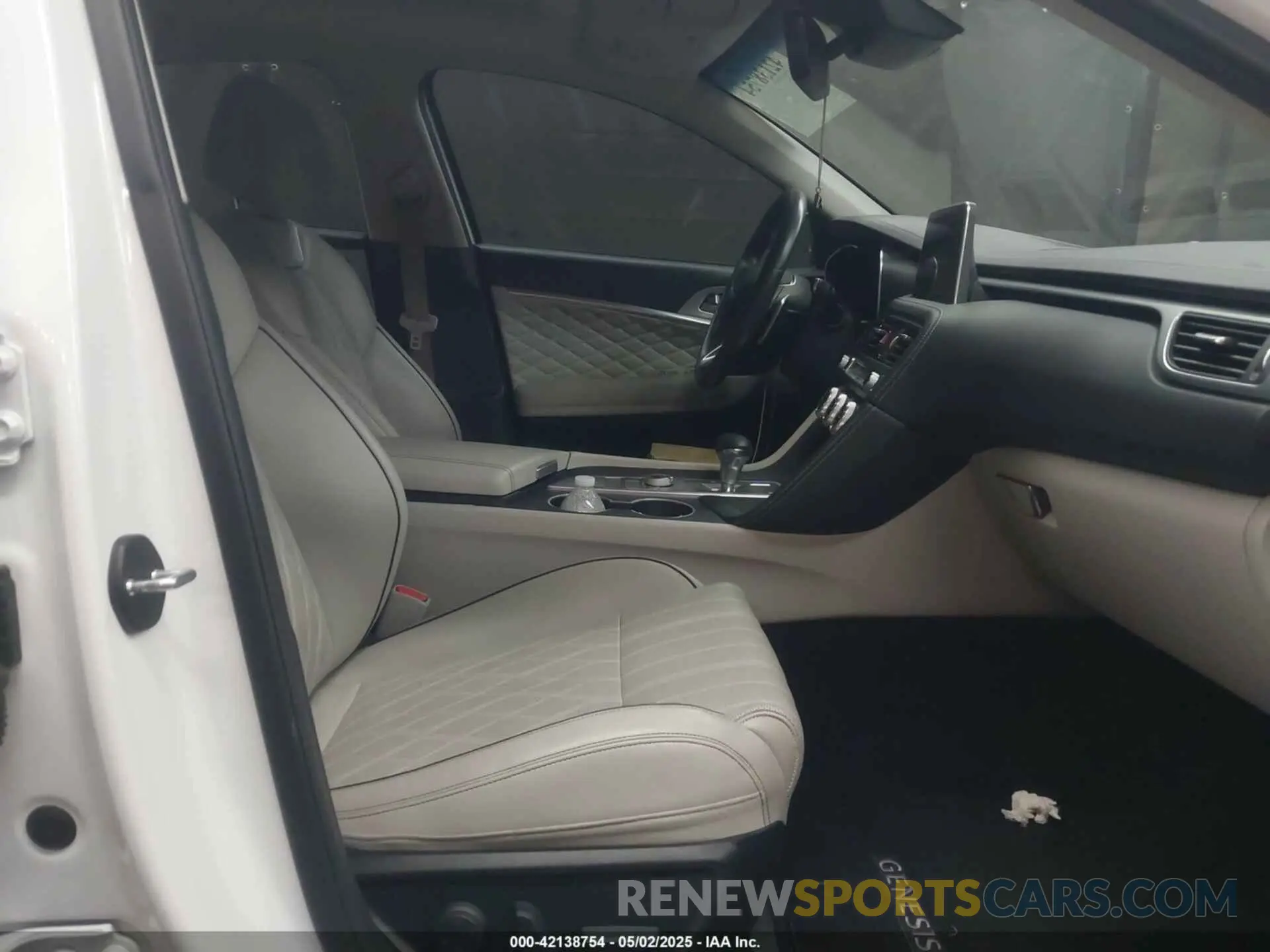 5 fotografías del automóvil dañado KMTG44LA2MU067102 GENESIS G70 2021