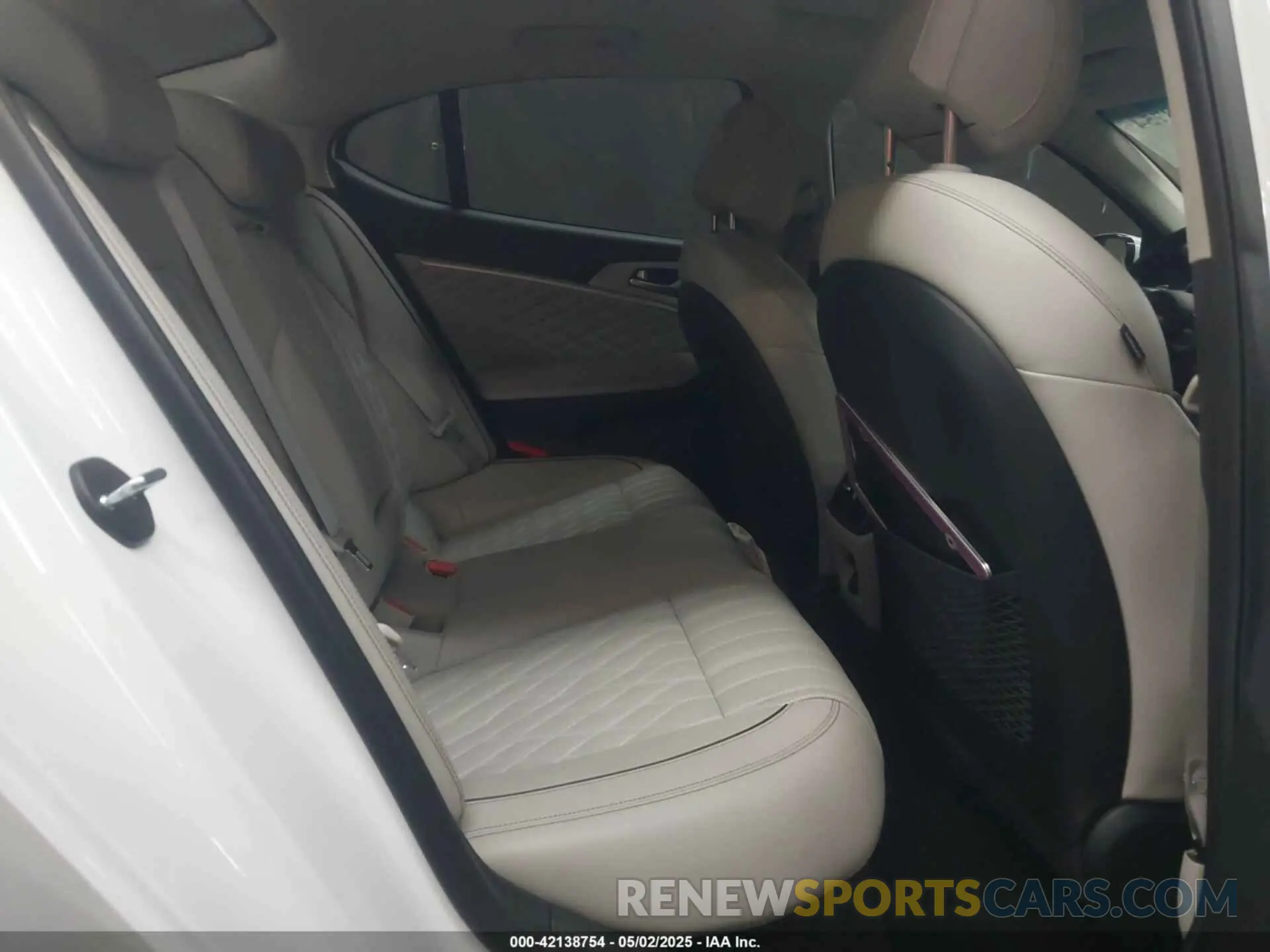 8 fotografías del automóvil dañado KMTG44LA2MU067102 GENESIS G70 2021