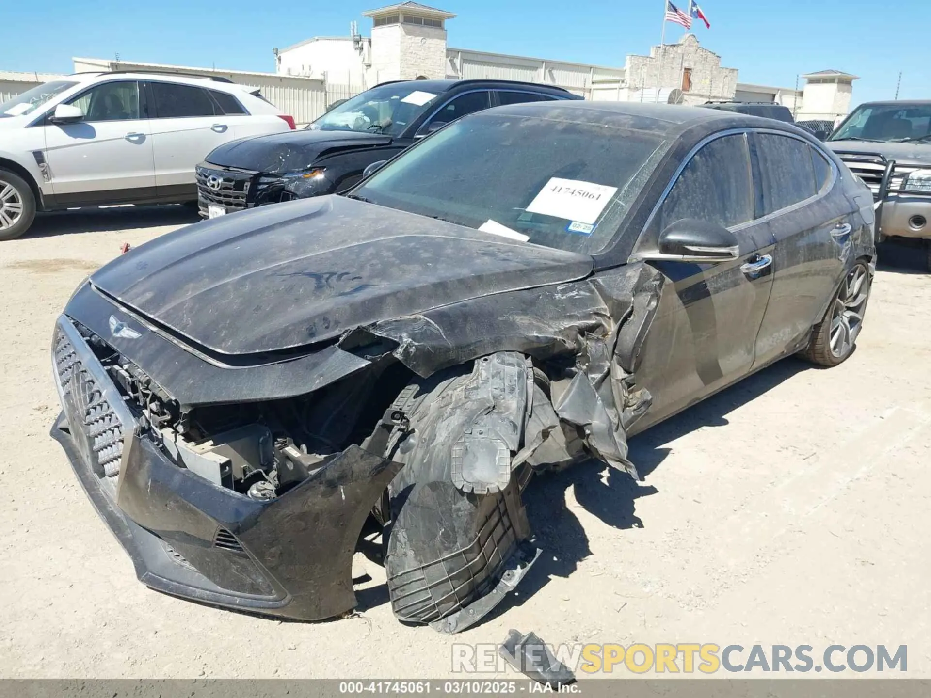 2 fotografías del automóvil dañado KMTG44LAXMU071043 GENESIS G70 2021