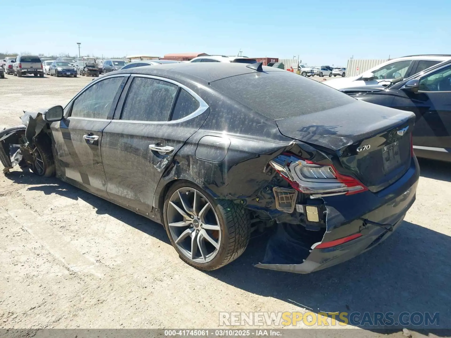 3 fotografías del automóvil dañado KMTG44LAXMU071043 GENESIS G70 2021