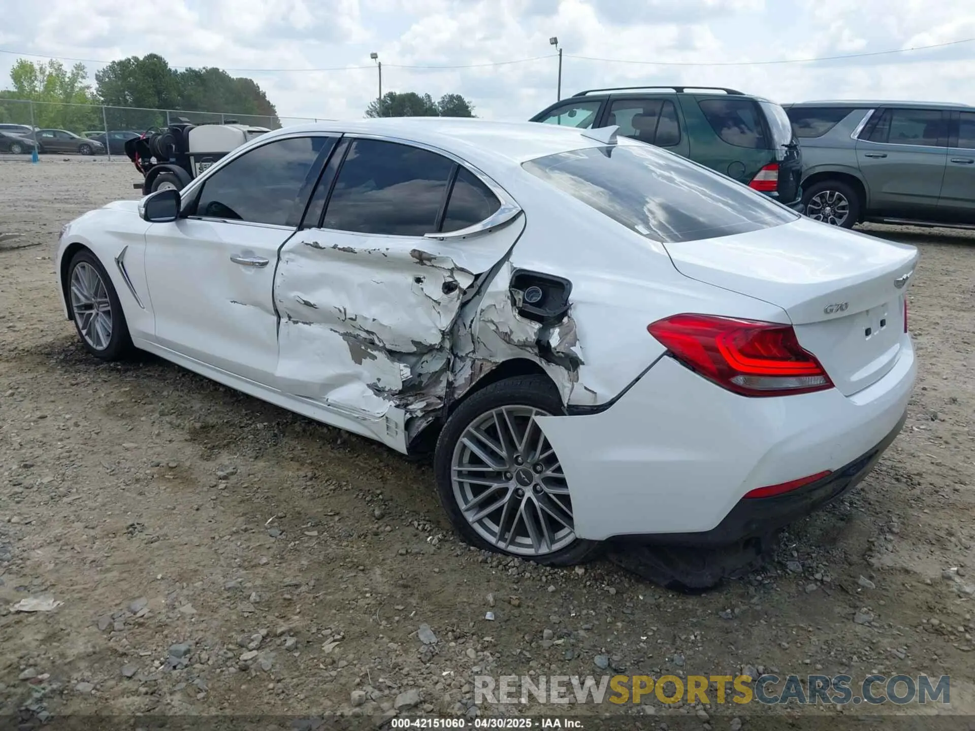3 fotografías del automóvil dañado KMTG64LA2MU074982 GENESIS G70 2021